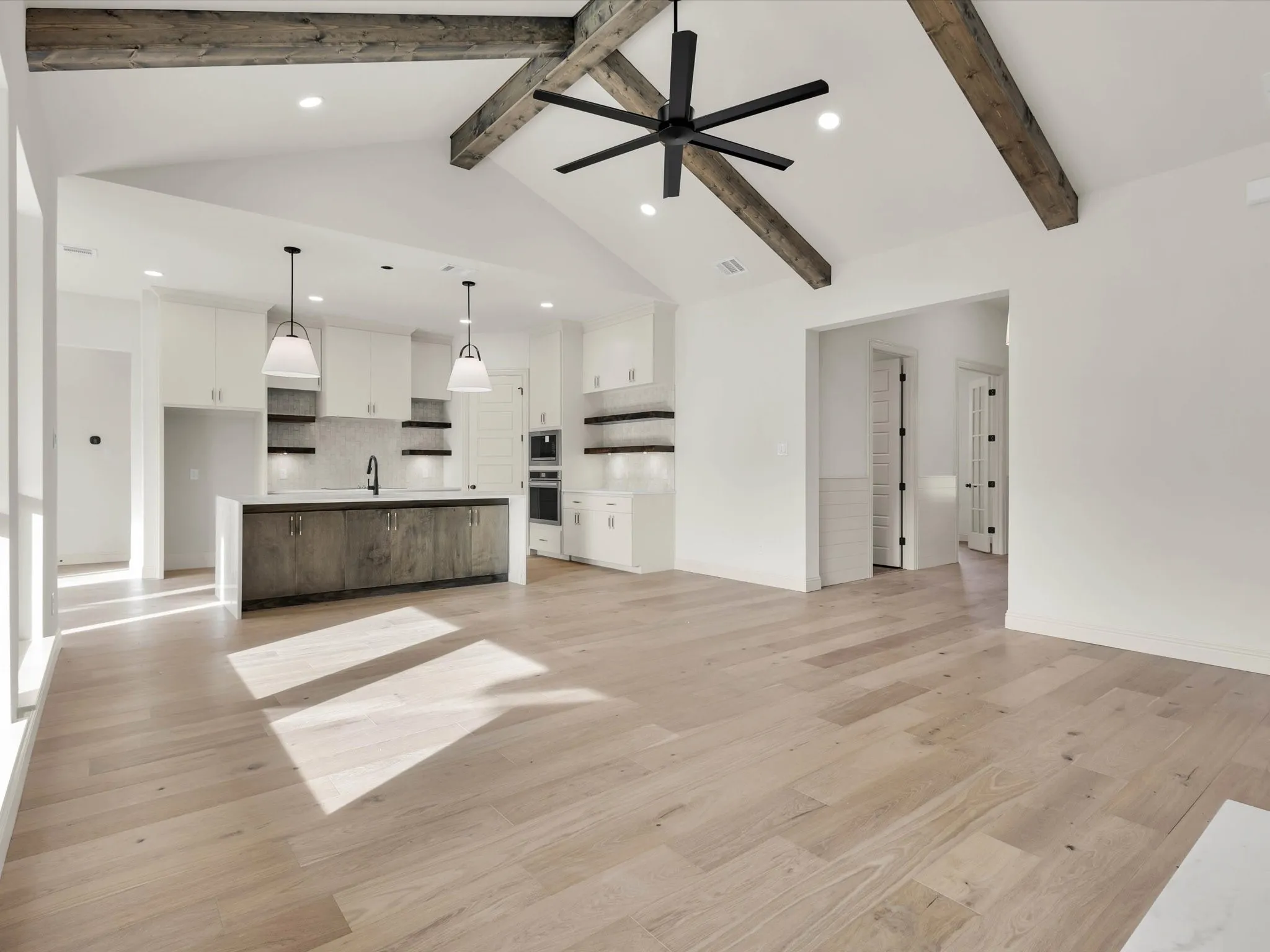 Single Family Residence For Sale in Parker County , 1013 Silver Sage, Weatherford, Texas 76085, 4 Bedroom, 3 Bathroom, 3 Garage spaces, 2,815 Sqft, built in 2025, mls#21329422, Real Estate Agent in Weatherford, Homes For Sale in Parker county, Homes For Sale in Weatherford, Realtor in Weatherford Texas, Real Estate Brokerage Independent Realty Texas, Luminita Cordes Realtor