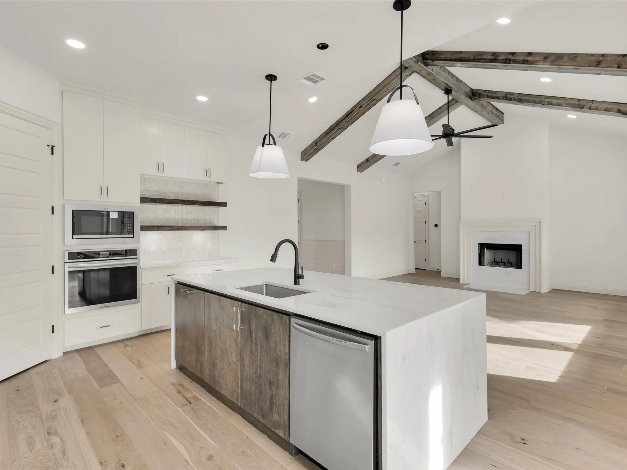 Single Family Residence For Sale in Parker County , 1013 Silver Sage, Weatherford, Texas 76085, 4 Bedroom, 3 Bathroom, 3 Garage spaces, 2,815 Sqft, built in 2025, mls#21329422, Real Estate Agent in Weatherford, Homes For Sale in Parker county, Homes For Sale in Weatherford, Realtor in Weatherford Texas, Real Estate Brokerage Independent Realty Texas, Luminita Cordes Realtor