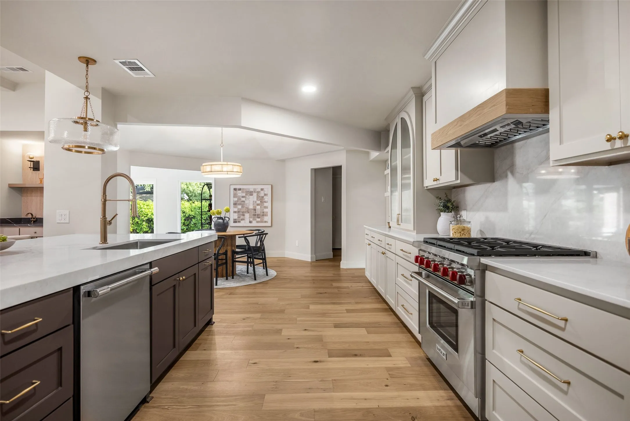 Single Family Residence For Sale in Dallas County , 7606 Dunoon Avenue, Dallas, Texas 75248, 4 Bedroom, 4 Bathroom, 2 Garage spaces, 3,860 Sqft, built in 1977, mls#21338939, Real Estate Agent in Dallas, Homes For Sale in Dallas county, Homes For Sale in Dallas, Realtor in Dallas Texas, Real Estate Brokerage Independent Realty Texas, Luminita Cordes Realtor