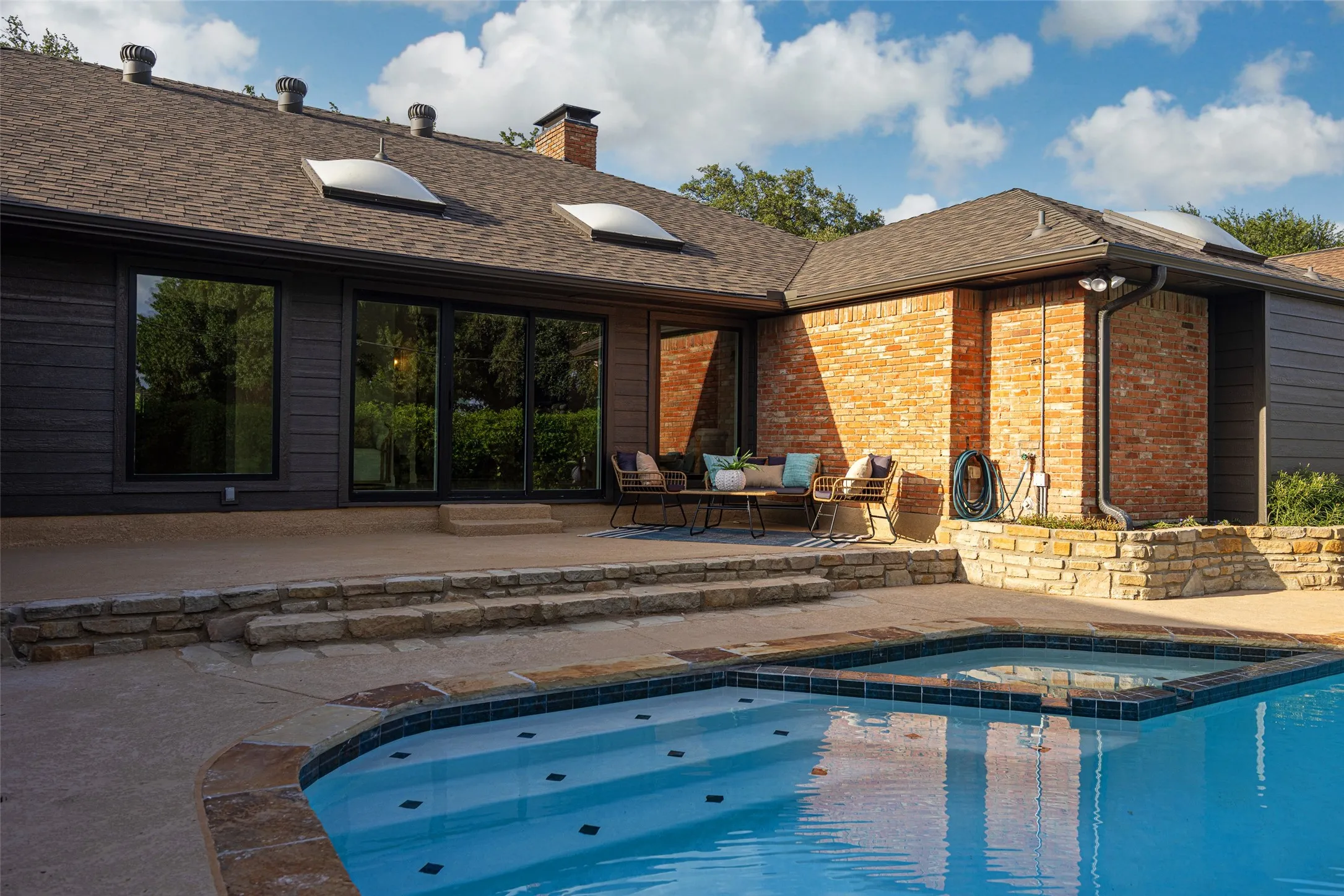 Single Family Residence For Sale in Dallas County , 7606 Dunoon Avenue, Dallas, Texas 75248, 4 Bedroom, 4 Bathroom, 2 Garage spaces, 3,860 Sqft, built in 1977, mls#21338939, Real Estate Agent in Dallas, Homes For Sale in Dallas county, Homes For Sale in Dallas, Realtor in Dallas Texas, Real Estate Brokerage Independent Realty Texas, Luminita Cordes Realtor