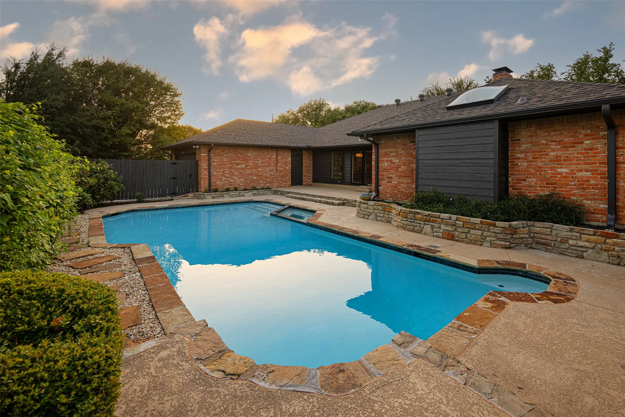 Single Family Residence For Sale in Dallas County , 7606 Dunoon Avenue, Dallas, Texas 75248, 4 Bedroom, 4 Bathroom, 2 Garage spaces, 3,860 Sqft, built in 1977, mls#21338939, Real Estate Agent in Dallas, Homes For Sale in Dallas county, Homes For Sale in Dallas, Realtor in Dallas Texas, Real Estate Brokerage Independent Realty Texas, Luminita Cordes Realtor