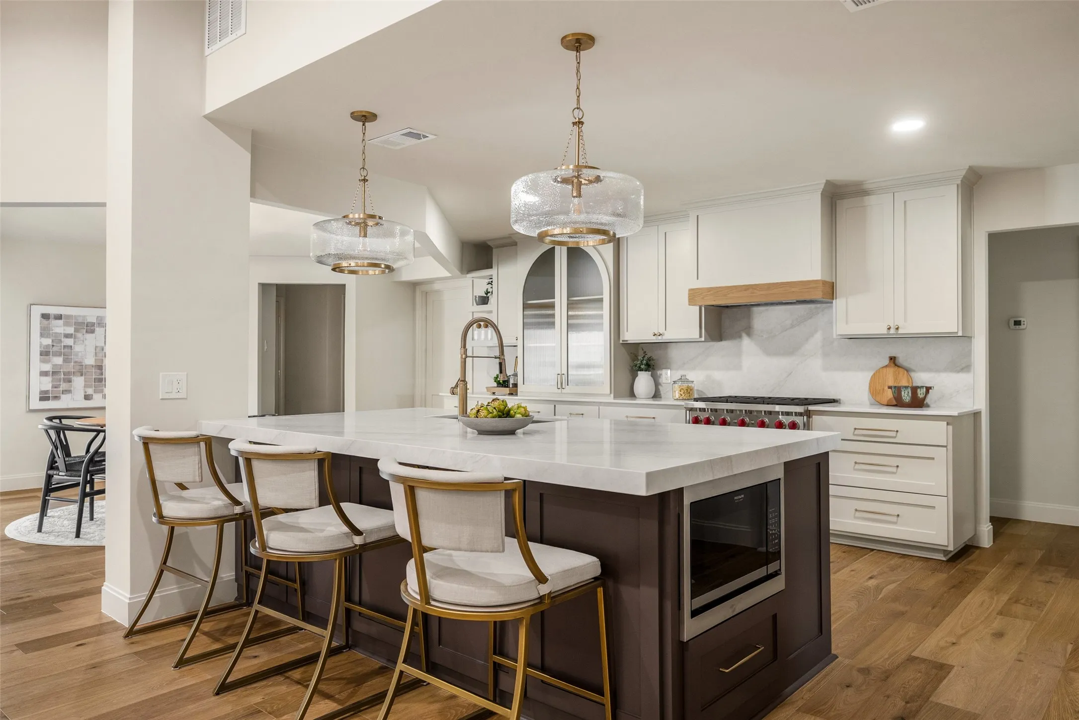 Single Family Residence For Sale in Dallas County , 7606 Dunoon Avenue, Dallas, Texas 75248, 4 Bedroom, 4 Bathroom, 2 Garage spaces, 3,860 Sqft, built in 1977, mls#21338939, Real Estate Agent in Dallas, Homes For Sale in Dallas county, Homes For Sale in Dallas, Realtor in Dallas Texas, Real Estate Brokerage Independent Realty Texas, Luminita Cordes Realtor