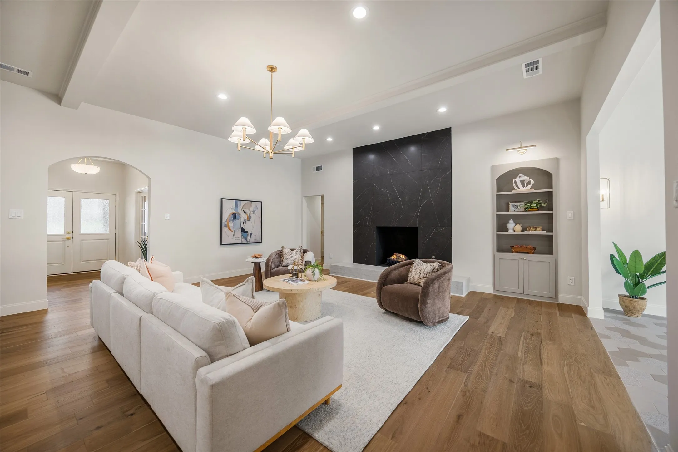 Single Family Residence For Sale in Dallas County , 7606 Dunoon Avenue, Dallas, Texas 75248, 4 Bedroom, 4 Bathroom, 2 Garage spaces, 3,860 Sqft, built in 1977, mls#21338939, Real Estate Agent in Dallas, Homes For Sale in Dallas county, Homes For Sale in Dallas, Realtor in Dallas Texas, Real Estate Brokerage Independent Realty Texas, Luminita Cordes Realtor