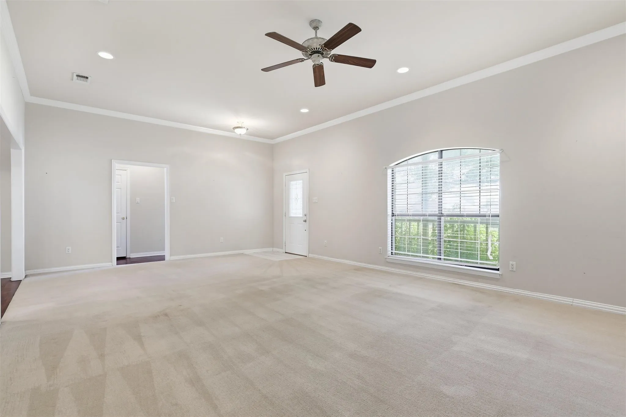 Single Family Residence For Sale in Wise County , 2103 Fair Oaks Drive, Bridgeport, Texas 76426, 3 Bedroom, 2 Bathroom, 2 Garage spaces, 1,671 Sqft, built in 2000, Price $325,000, mls#21339021, Real Estate Agent in Bridgeport, Homes For Sale in Wise county, Homes For Sale in Bridgeport, Realtor in Bridgeport Texas, Real Estate Brokerage Independent Realty Texas, Luminita Cordes Realtor