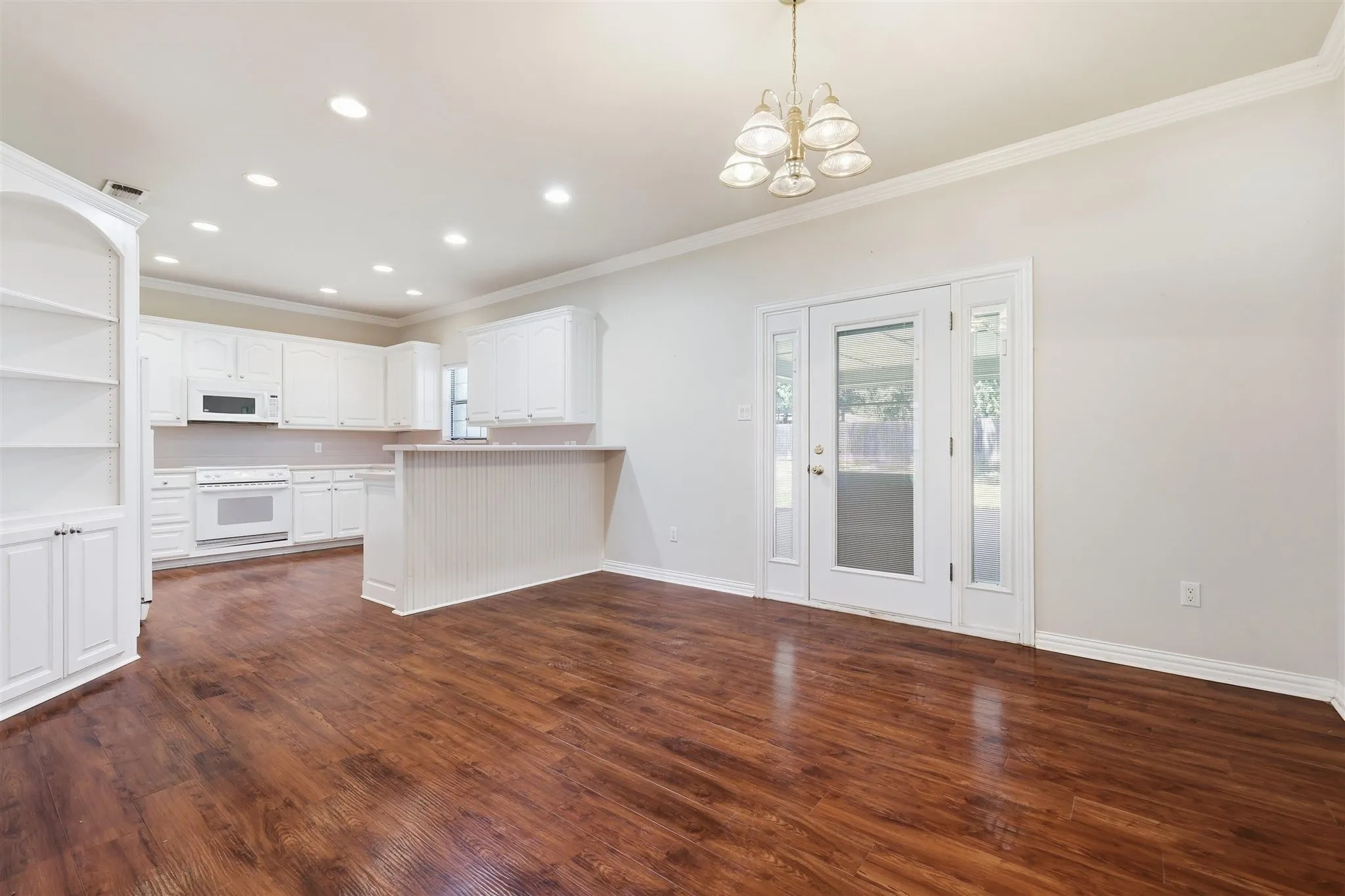 Single Family Residence For Sale in Wise County , 2103 Fair Oaks Drive, Bridgeport, Texas 76426, 3 Bedroom, 2 Bathroom, 2 Garage spaces, 1,671 Sqft, built in 2000, Price $325,000, mls#21339021, Real Estate Agent in Bridgeport, Homes For Sale in Wise county, Homes For Sale in Bridgeport, Realtor in Bridgeport Texas, Real Estate Brokerage Independent Realty Texas, Luminita Cordes Realtor