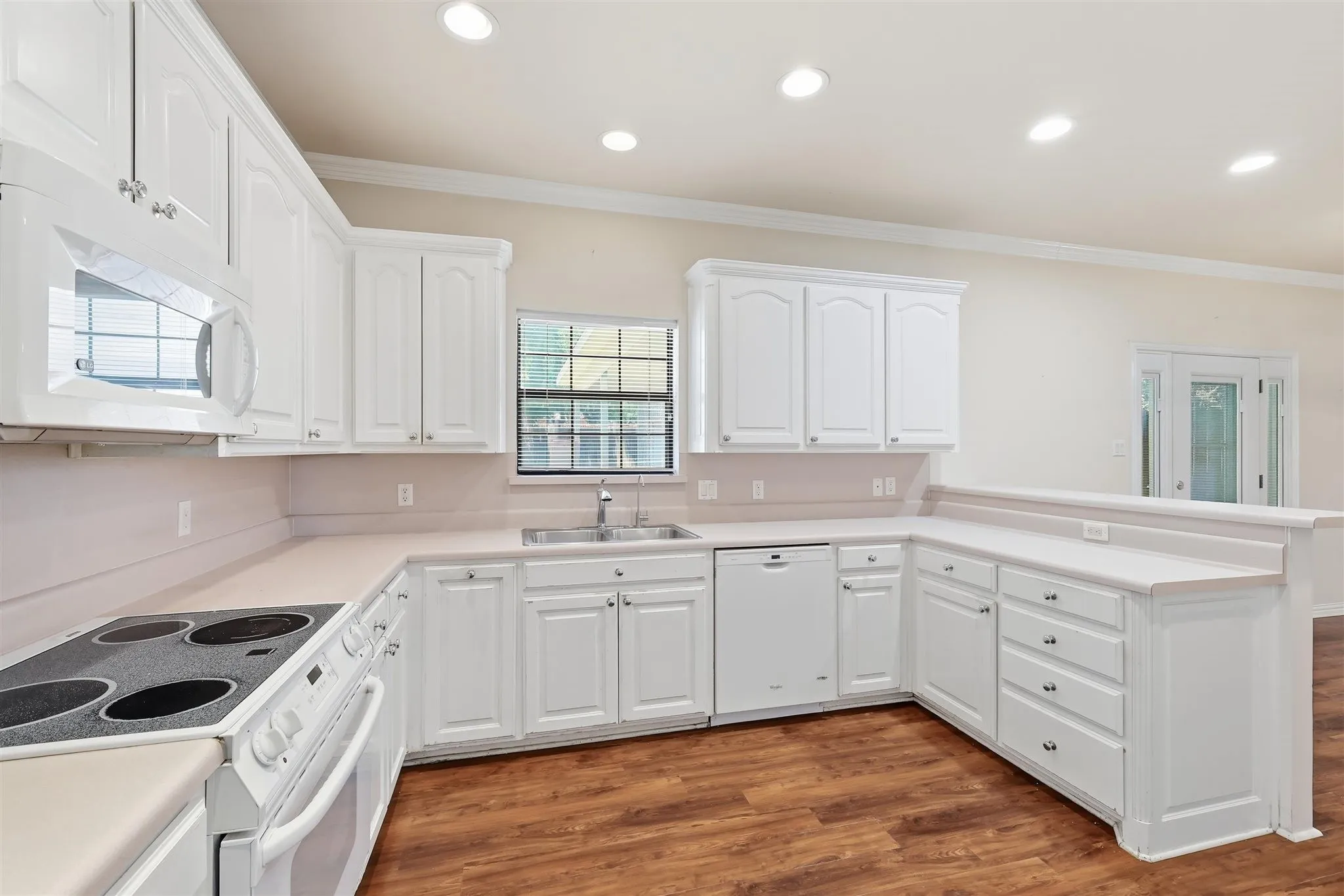 Single Family Residence For Sale in Wise County , 2103 Fair Oaks Drive, Bridgeport, Texas 76426, 3 Bedroom, 2 Bathroom, 2 Garage spaces, 1,671 Sqft, built in 2000, Price $325,000, mls#21339021, Real Estate Agent in Bridgeport, Homes For Sale in Wise county, Homes For Sale in Bridgeport, Realtor in Bridgeport Texas, Real Estate Brokerage Independent Realty Texas, Luminita Cordes Realtor