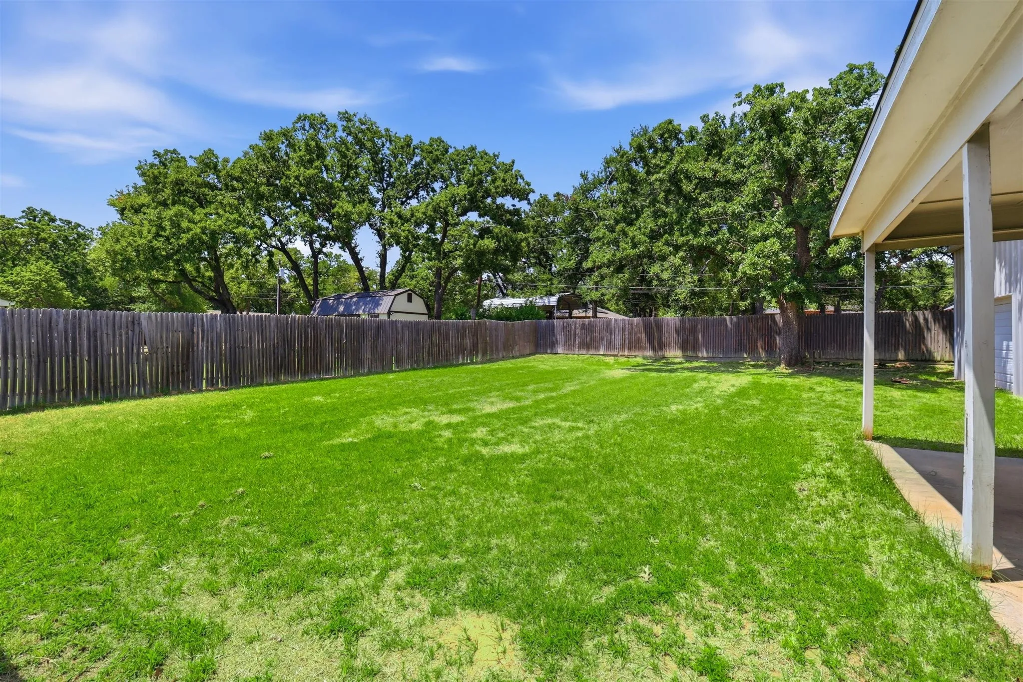 Single Family Residence For Sale in Wise County , 2103 Fair Oaks Drive, Bridgeport, Texas 76426, 3 Bedroom, 2 Bathroom, 2 Garage spaces, 1,671 Sqft, built in 2000, Price $325,000, mls#21339021, Real Estate Agent in Bridgeport, Homes For Sale in Wise county, Homes For Sale in Bridgeport, Realtor in Bridgeport Texas, Real Estate Brokerage Independent Realty Texas, Luminita Cordes Realtor