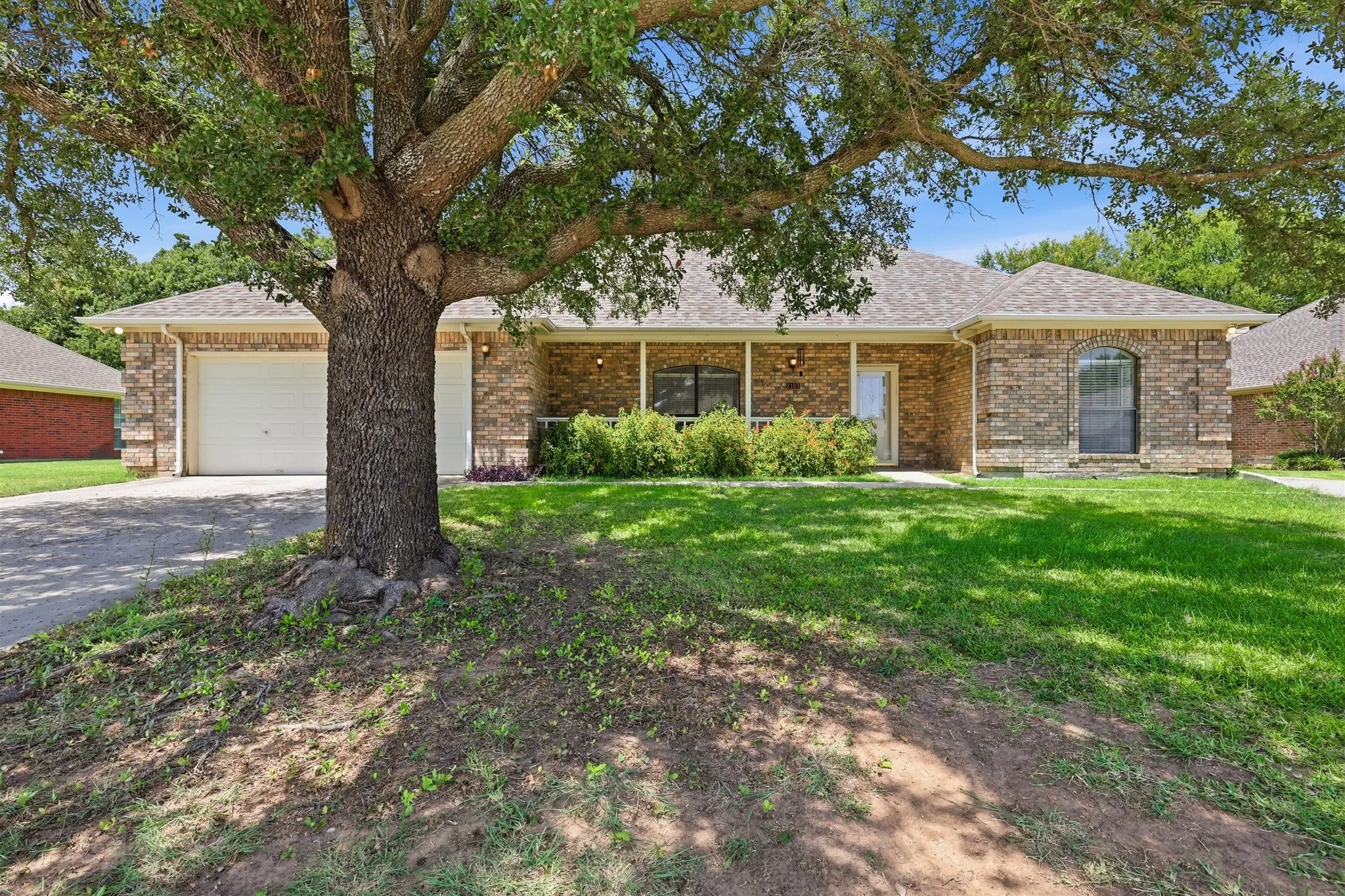Single Family Residence For Sale in Wise County , 2103 Fair Oaks Drive, Bridgeport, Texas 76426, 3 Bedroom, 2 Bathroom, 2 Garage spaces, 1,671 Sqft, built in 2000, Price $325,000, mls#21339021, Real Estate Agent in Bridgeport, Homes For Sale in Wise county, Homes For Sale in Bridgeport, Realtor in Bridgeport Texas, Real Estate Brokerage Independent Realty Texas, Luminita Cordes Realtor