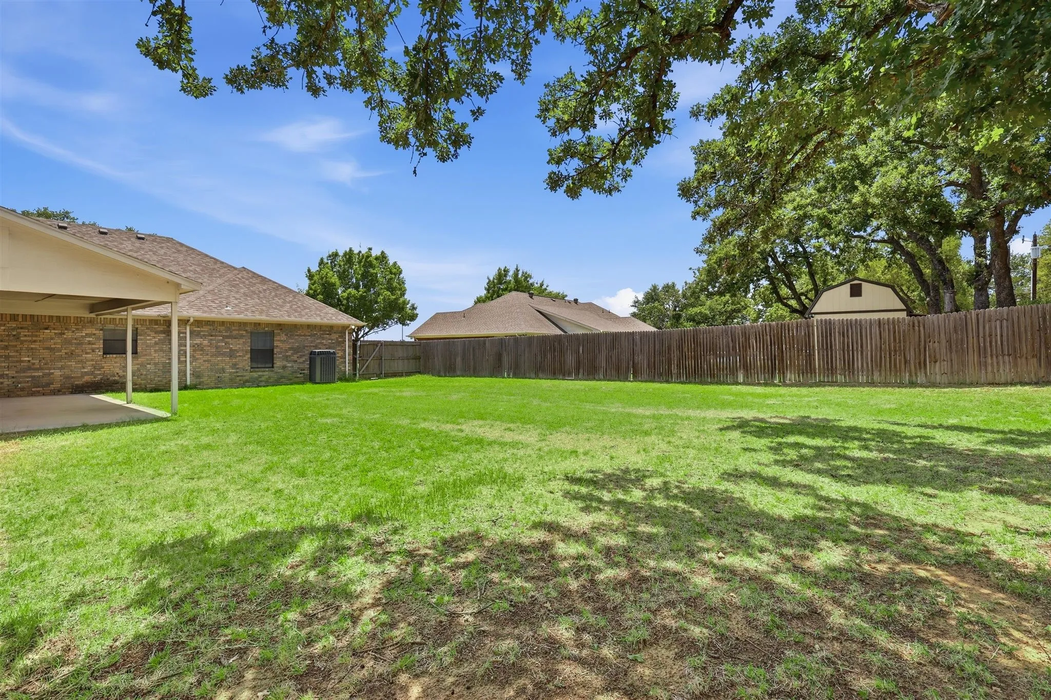 Single Family Residence For Sale in Wise County , 2103 Fair Oaks Drive, Bridgeport, Texas 76426, 3 Bedroom, 2 Bathroom, 2 Garage spaces, 1,671 Sqft, built in 2000, Price $325,000, mls#21339021, Real Estate Agent in Bridgeport, Homes For Sale in Wise county, Homes For Sale in Bridgeport, Realtor in Bridgeport Texas, Real Estate Brokerage Independent Realty Texas, Luminita Cordes Realtor