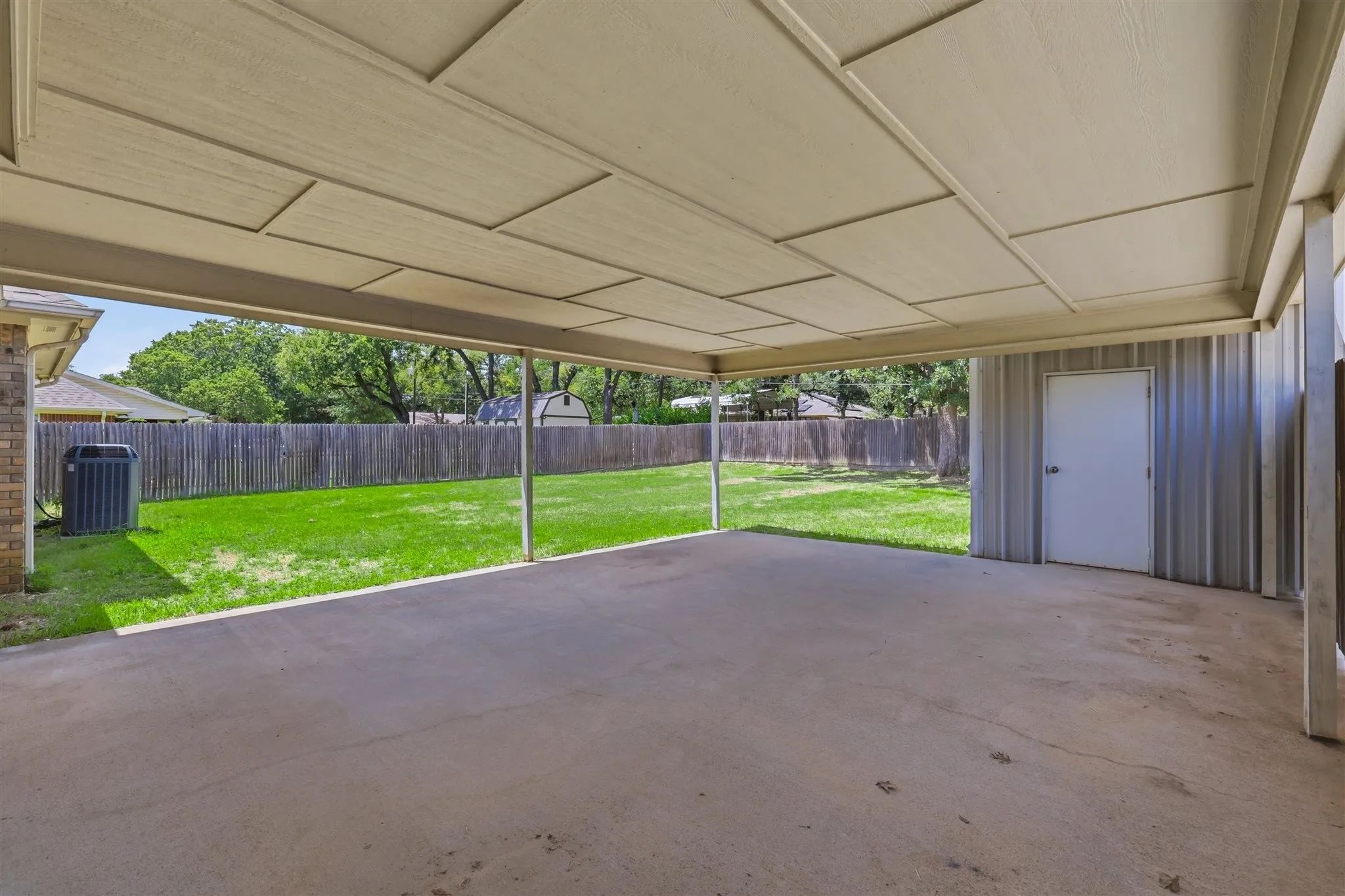 Single Family Residence For Sale in Wise County , 2103 Fair Oaks Drive, Bridgeport, Texas 76426, 3 Bedroom, 2 Bathroom, 2 Garage spaces, 1,671 Sqft, built in 2000, Price $325,000, mls#21339021, Real Estate Agent in Bridgeport, Homes For Sale in Wise county, Homes For Sale in Bridgeport, Realtor in Bridgeport Texas, Real Estate Brokerage Independent Realty Texas, Luminita Cordes Realtor
