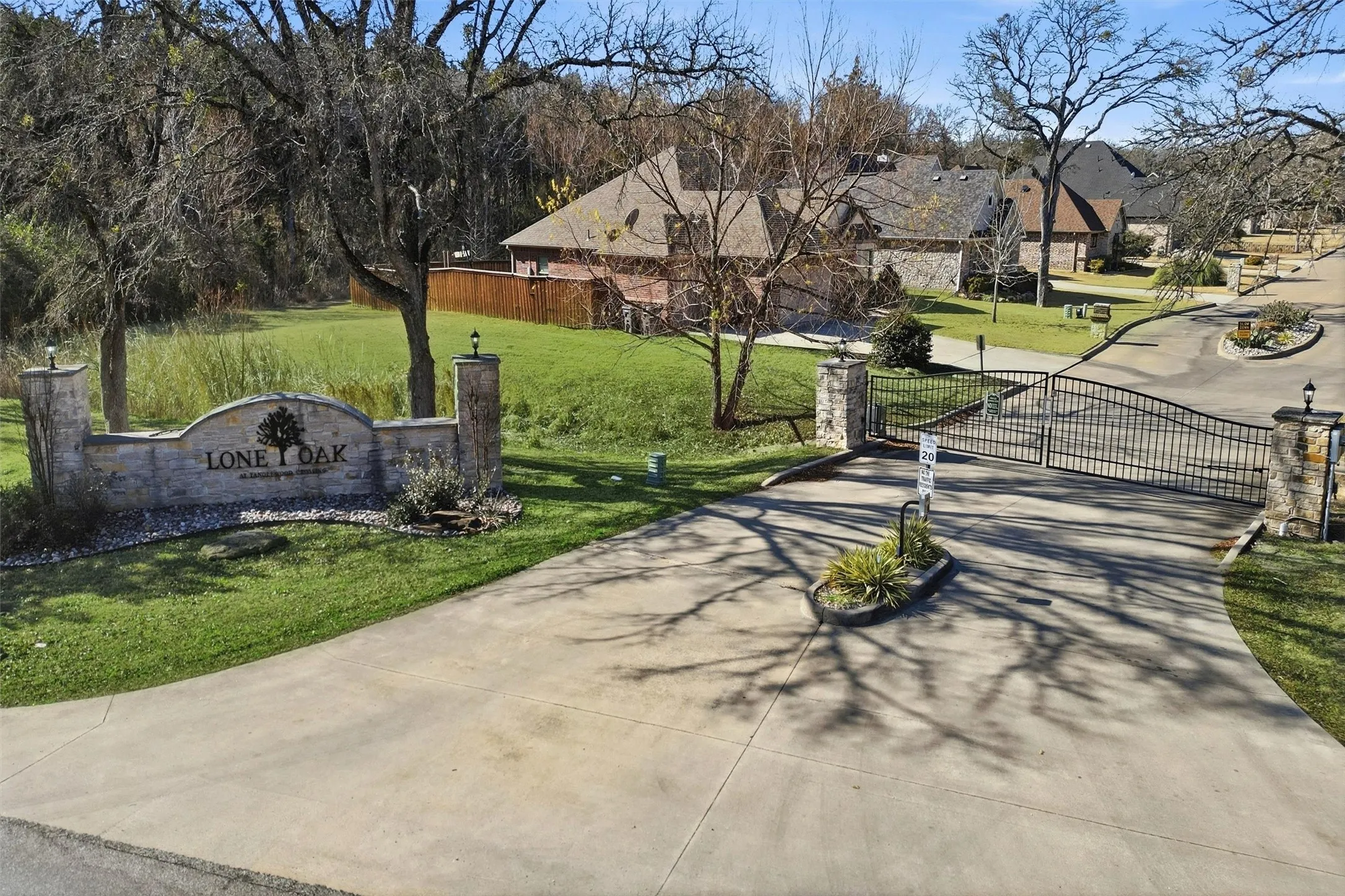 Single Family Residence For Sale in Grayson County , 21 Lone Oak Boulevard, Pottsboro, Texas 75076, 3 Bedroom, 3 Bathroom, 2 Garage spaces, 2,171 Sqft, built in 2015, mls#21339279, Real Estate Agent in Pottsboro, Homes For Sale in Grayson county, Homes For Sale in Pottsboro, Realtor in Pottsboro Texas, Real Estate Brokerage Independent Realty Texas, Luminita Cordes Realtor
