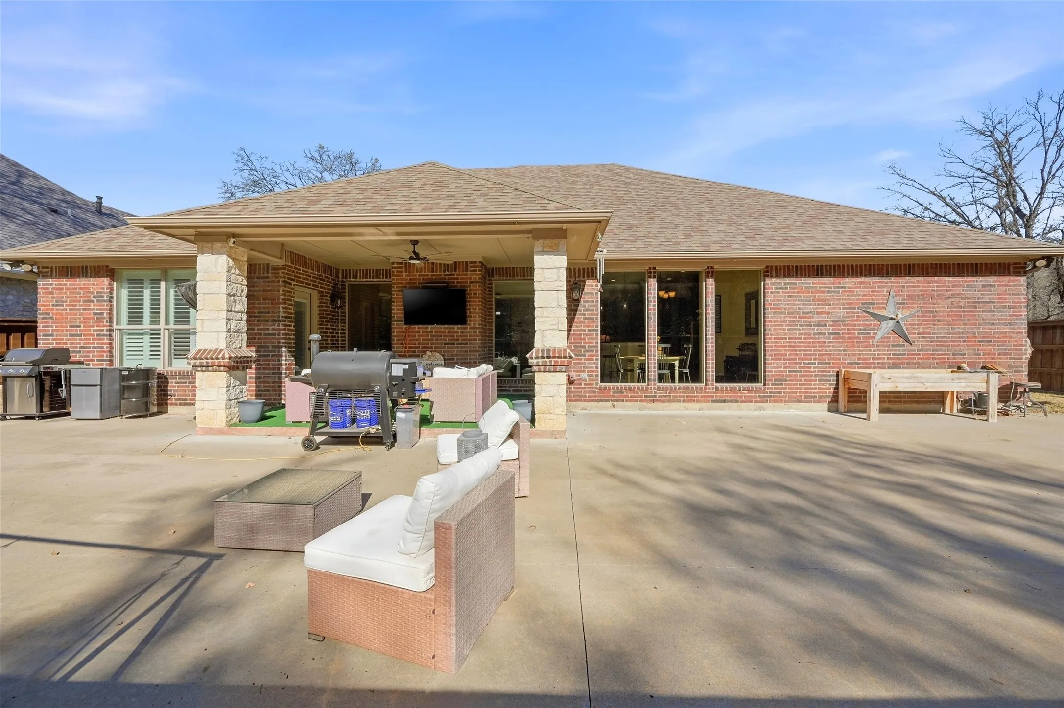 Single Family Residence For Sale in Grayson County , 21 Lone Oak Boulevard, Pottsboro, Texas 75076, 3 Bedroom, 3 Bathroom, 2 Garage spaces, 2,171 Sqft, built in 2015, mls#21339279, Real Estate Agent in Pottsboro, Homes For Sale in Grayson county, Homes For Sale in Pottsboro, Realtor in Pottsboro Texas, Real Estate Brokerage Independent Realty Texas, Luminita Cordes Realtor