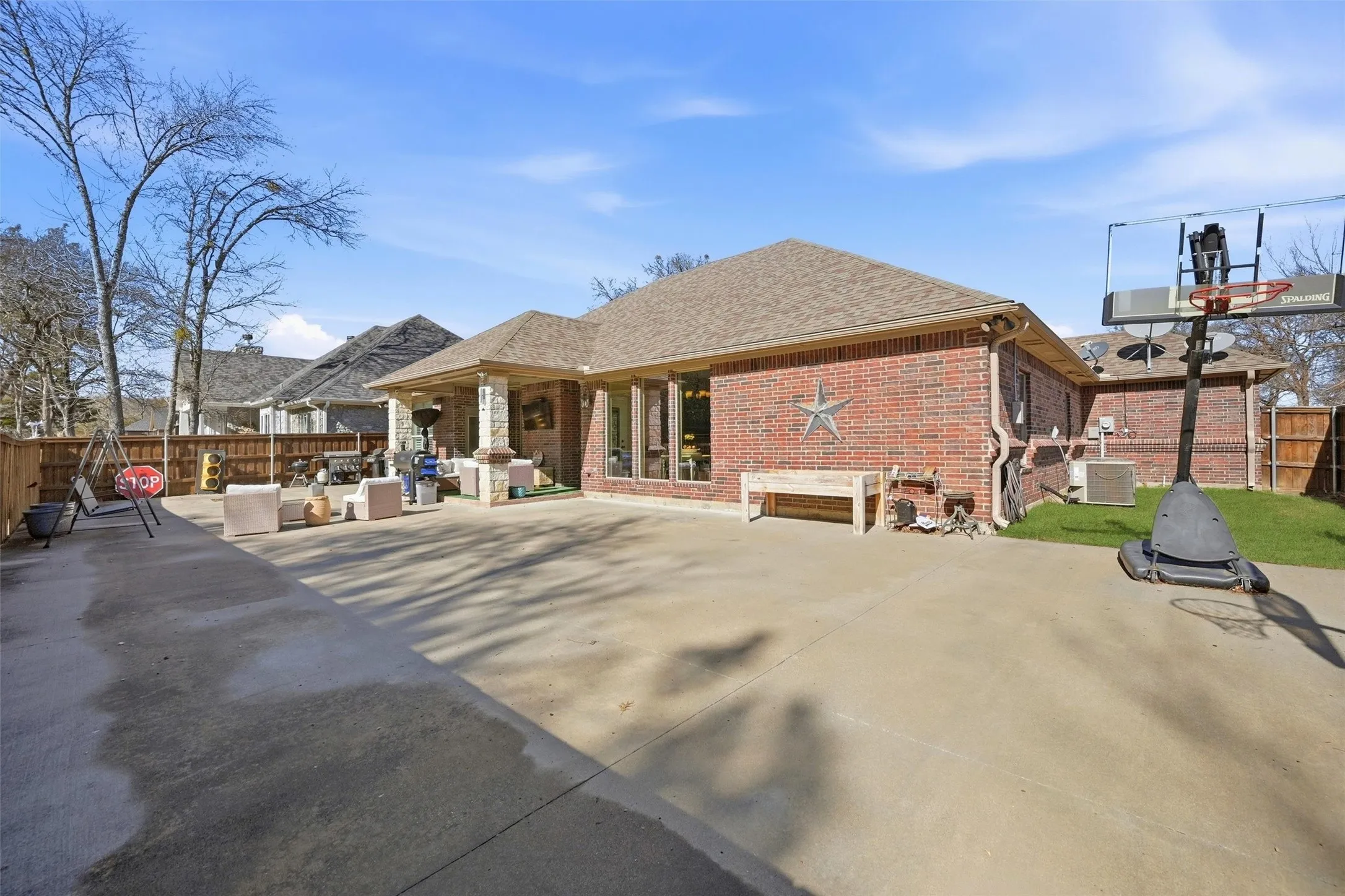 Single Family Residence For Sale in Grayson County , 21 Lone Oak Boulevard, Pottsboro, Texas 75076, 3 Bedroom, 3 Bathroom, 2 Garage spaces, 2,171 Sqft, built in 2015, mls#21339279, Real Estate Agent in Pottsboro, Homes For Sale in Grayson county, Homes For Sale in Pottsboro, Realtor in Pottsboro Texas, Real Estate Brokerage Independent Realty Texas, Luminita Cordes Realtor