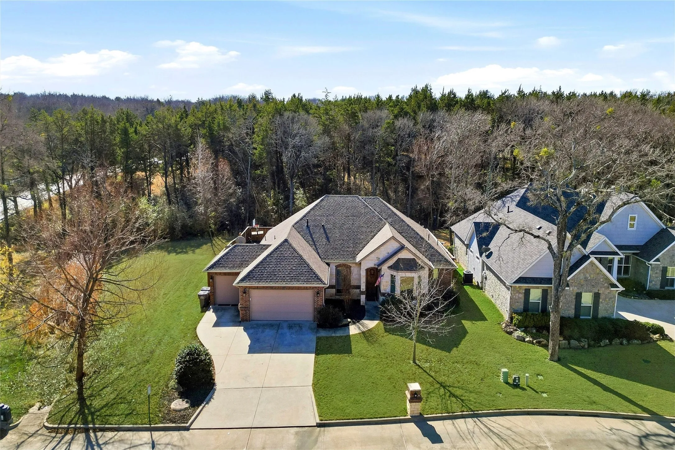 Single Family Residence For Sale in Grayson County , 21 Lone Oak Boulevard, Pottsboro, Texas 75076, 3 Bedroom, 3 Bathroom, 2 Garage spaces, 2,171 Sqft, built in 2015, mls#21339279, Real Estate Agent in Pottsboro, Homes For Sale in Grayson county, Homes For Sale in Pottsboro, Realtor in Pottsboro Texas, Real Estate Brokerage Independent Realty Texas, Luminita Cordes Realtor
