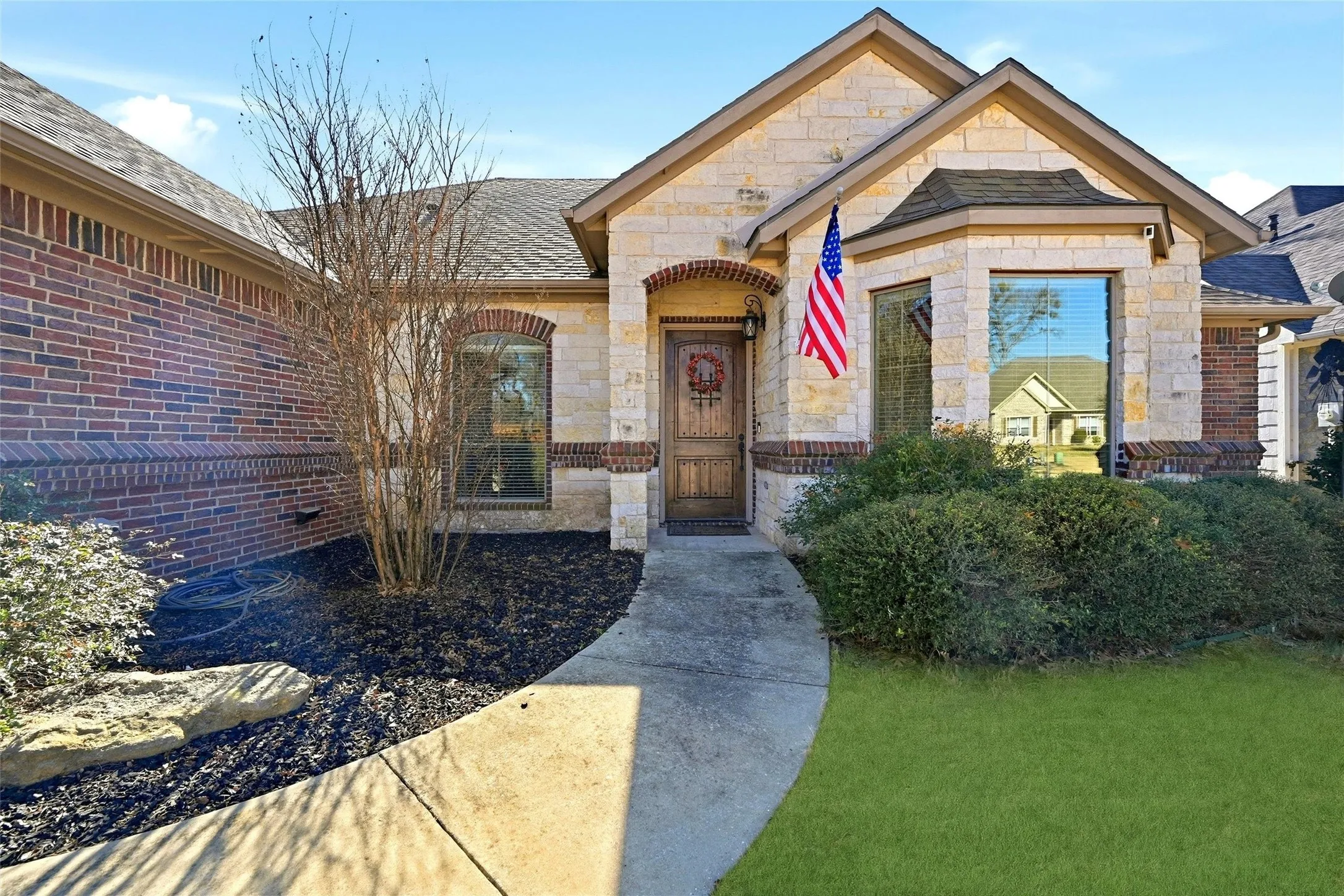 Single Family Residence For Sale in Grayson County , 21 Lone Oak Boulevard, Pottsboro, Texas 75076, 3 Bedroom, 3 Bathroom, 2 Garage spaces, 2,171 Sqft, built in 2015, mls#21339279, Real Estate Agent in Pottsboro, Homes For Sale in Grayson county, Homes For Sale in Pottsboro, Realtor in Pottsboro Texas, Real Estate Brokerage Independent Realty Texas, Luminita Cordes Realtor