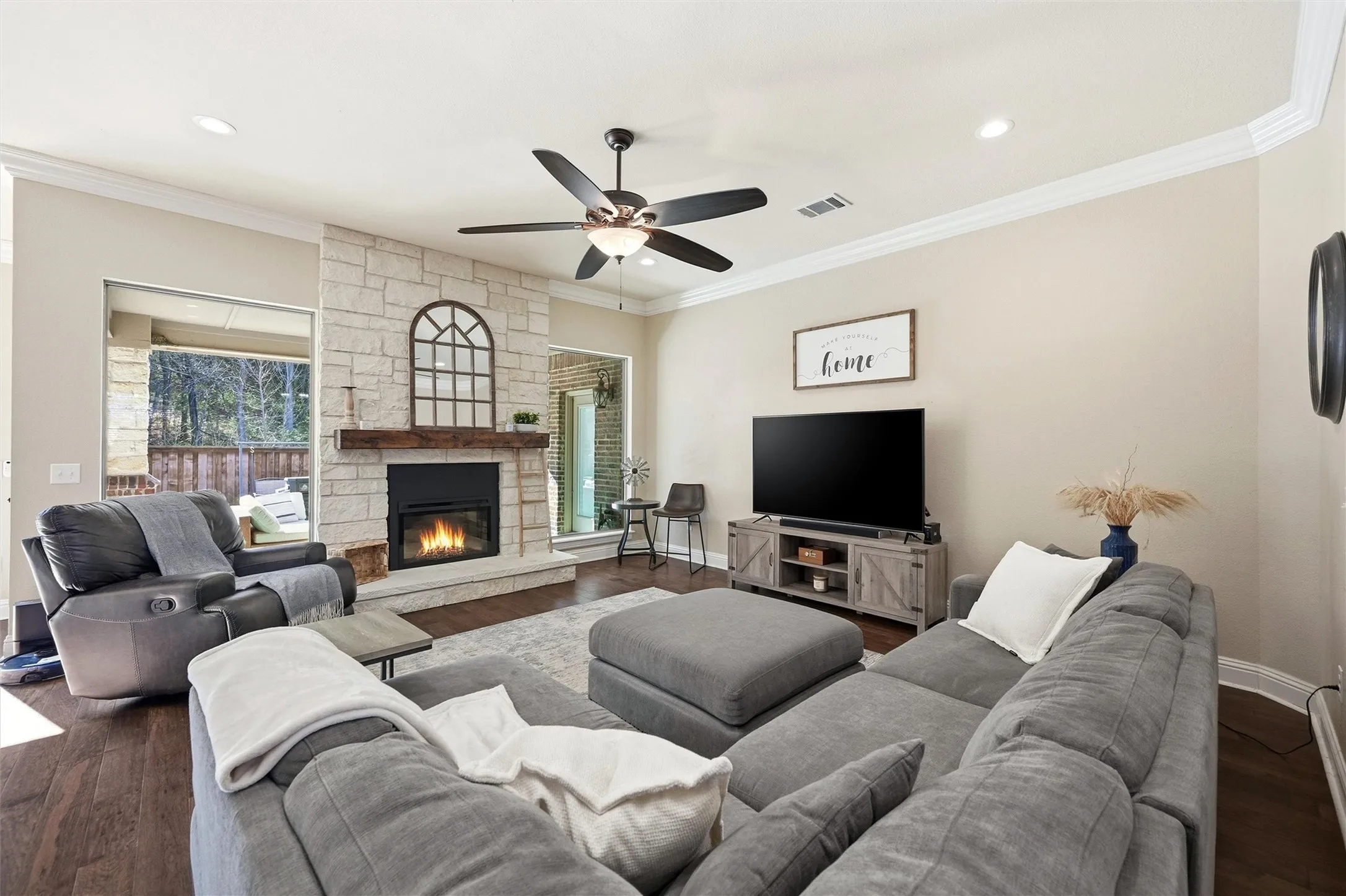 Single Family Residence For Sale in Grayson County , 21 Lone Oak Boulevard, Pottsboro, Texas 75076, 3 Bedroom, 3 Bathroom, 2 Garage spaces, 2,171 Sqft, built in 2015, mls#21339279, Real Estate Agent in Pottsboro, Homes For Sale in Grayson county, Homes For Sale in Pottsboro, Realtor in Pottsboro Texas, Real Estate Brokerage Independent Realty Texas, Luminita Cordes Realtor