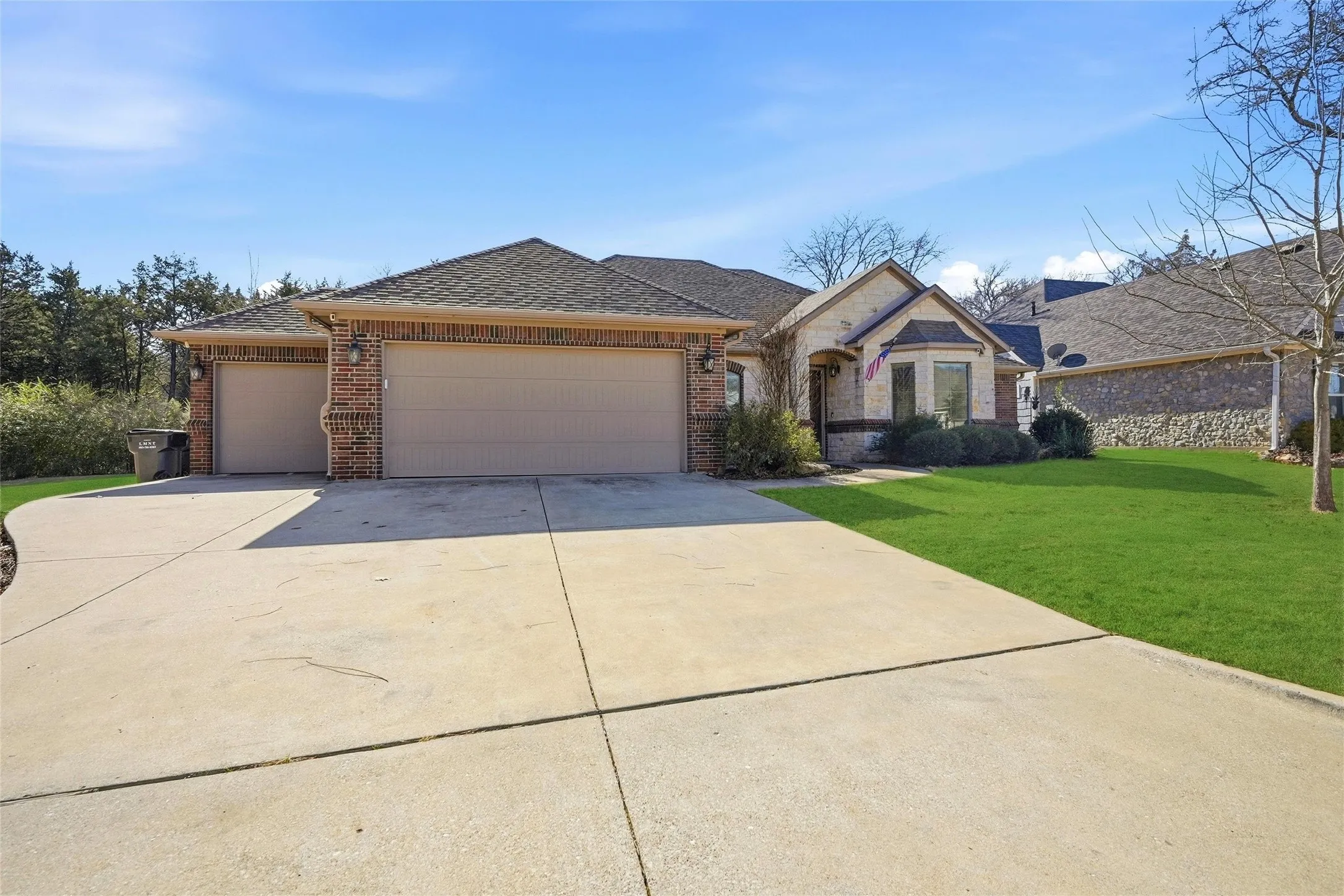 Single Family Residence For Sale in Grayson County , 21 Lone Oak Boulevard, Pottsboro, Texas 75076, 3 Bedroom, 3 Bathroom, 2 Garage spaces, 2,171 Sqft, built in 2015, mls#21339279, Real Estate Agent in Pottsboro, Homes For Sale in Grayson county, Homes For Sale in Pottsboro, Realtor in Pottsboro Texas, Real Estate Brokerage Independent Realty Texas, Luminita Cordes Realtor