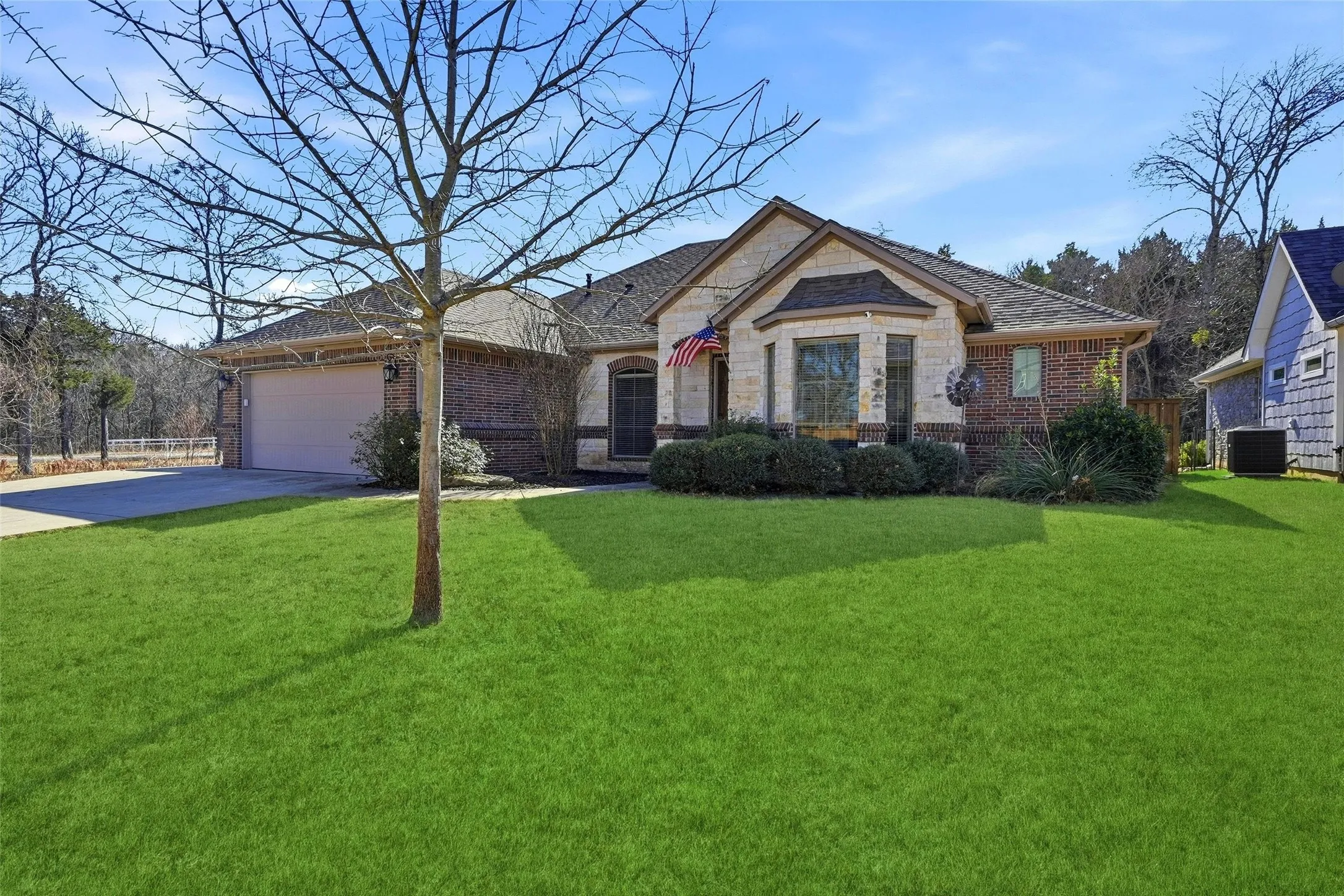 Single Family Residence For Sale in Grayson County , 21 Lone Oak Boulevard, Pottsboro, Texas 75076, 3 Bedroom, 3 Bathroom, 2 Garage spaces, 2,171 Sqft, built in 2015, mls#21339279, Real Estate Agent in Pottsboro, Homes For Sale in Grayson county, Homes For Sale in Pottsboro, Realtor in Pottsboro Texas, Real Estate Brokerage Independent Realty Texas, Luminita Cordes Realtor