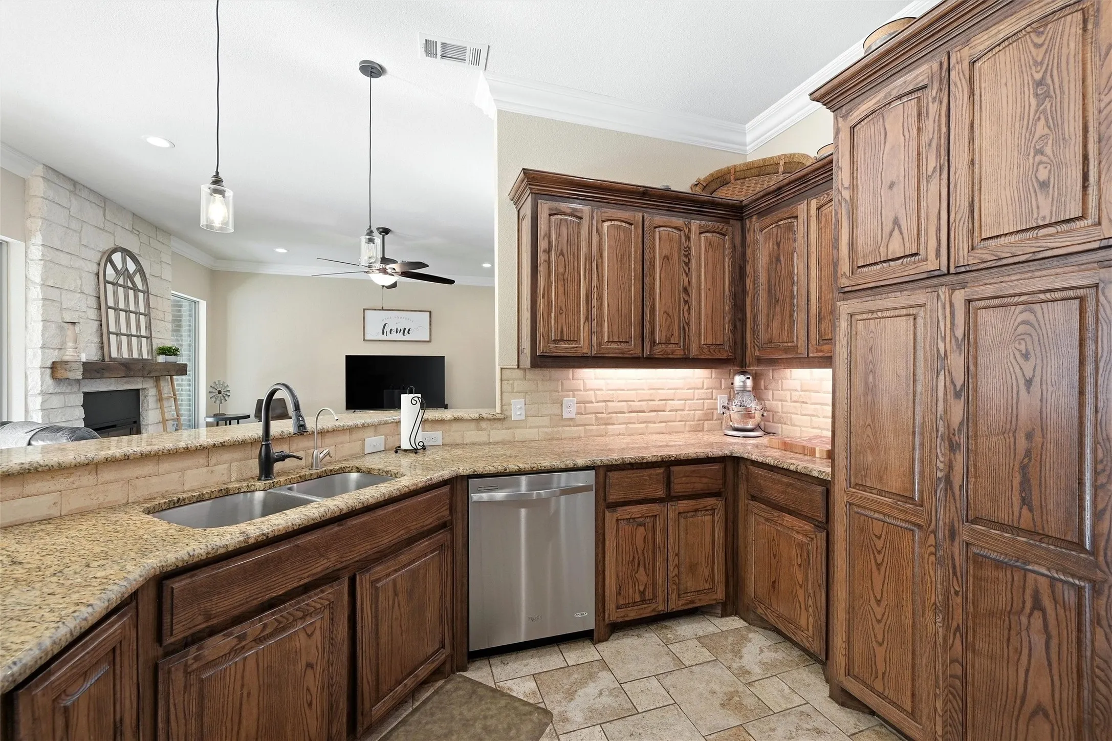 Single Family Residence For Sale in Grayson County , 21 Lone Oak Boulevard, Pottsboro, Texas 75076, 3 Bedroom, 3 Bathroom, 2 Garage spaces, 2,171 Sqft, built in 2015, mls#21339279, Real Estate Agent in Pottsboro, Homes For Sale in Grayson county, Homes For Sale in Pottsboro, Realtor in Pottsboro Texas, Real Estate Brokerage Independent Realty Texas, Luminita Cordes Realtor