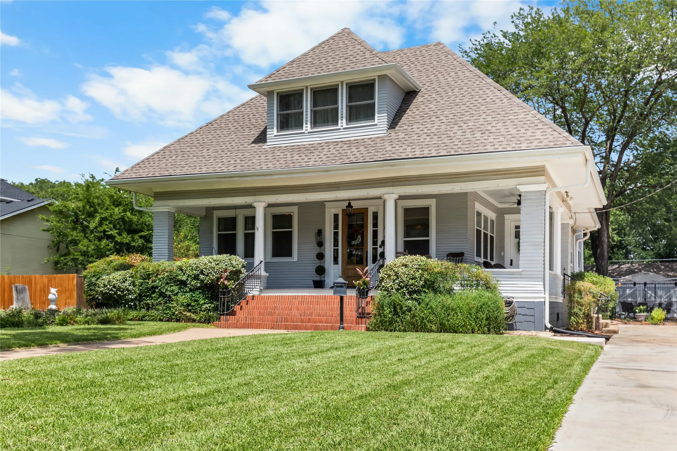 Single Family Residence For Sale in Grayson County , 1319 S Crockett Street, Sherman, Texas 75090, 4 Bedroom, 2 Bathroom, 2 Garage spaces, 3,229 Sqft, built in 1900, mls#21339284, Real Estate Agent in Sherman, Homes For Sale in Grayson county, Homes For Sale in Sherman, Realtor in Sherman Texas, Real Estate Brokerage Independent Realty Texas, Luminita Cordes Realtor