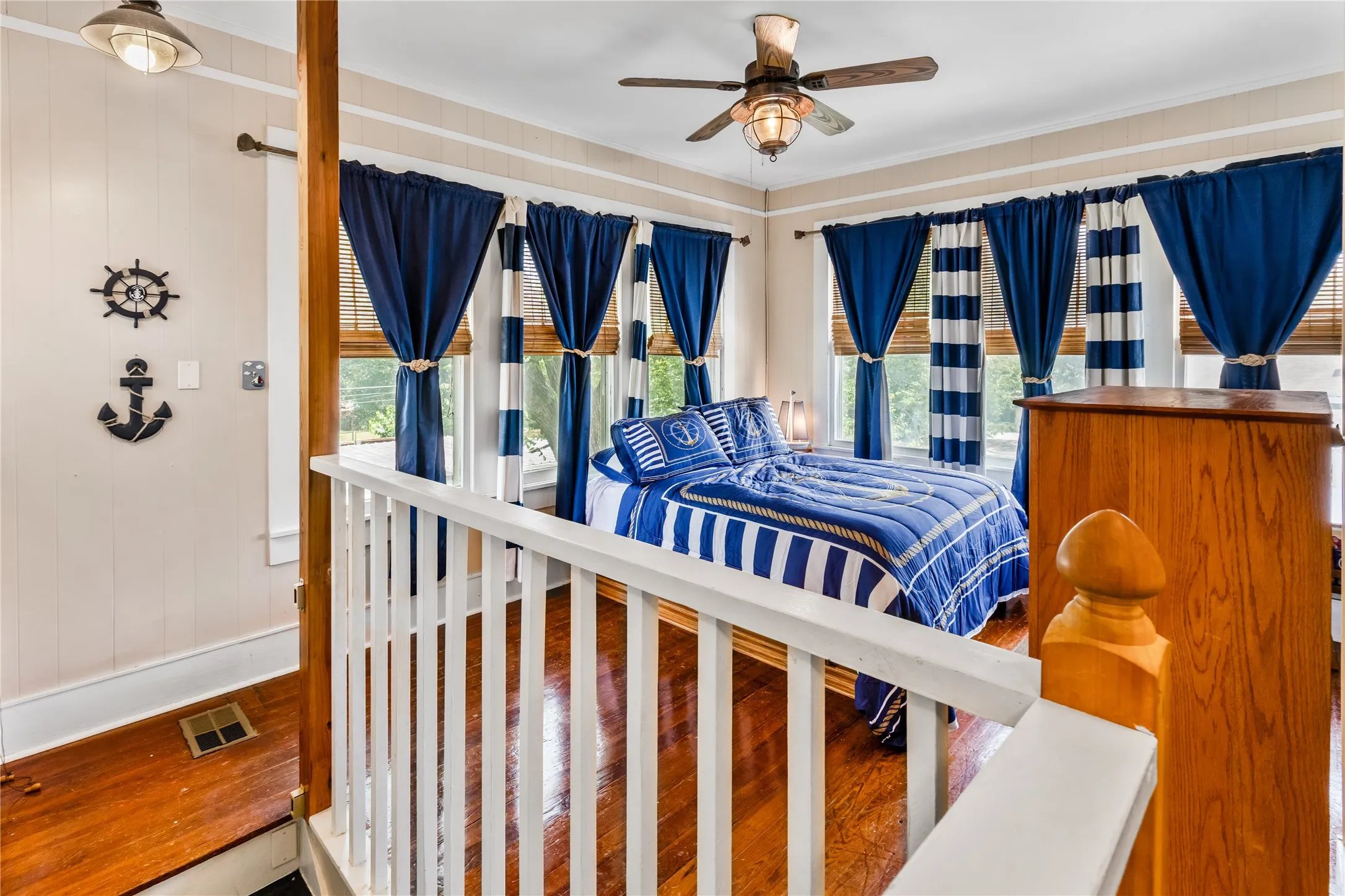 Single Family Residence For Sale in Grayson County , 1319 S Crockett Street, Sherman, Texas 75090, 4 Bedroom, 2 Bathroom, 2 Garage spaces, 3,229 Sqft, built in 1900, mls#21339284, Real Estate Agent in Sherman, Homes For Sale in Grayson county, Homes For Sale in Sherman, Realtor in Sherman Texas, Real Estate Brokerage Independent Realty Texas, Luminita Cordes Realtor
