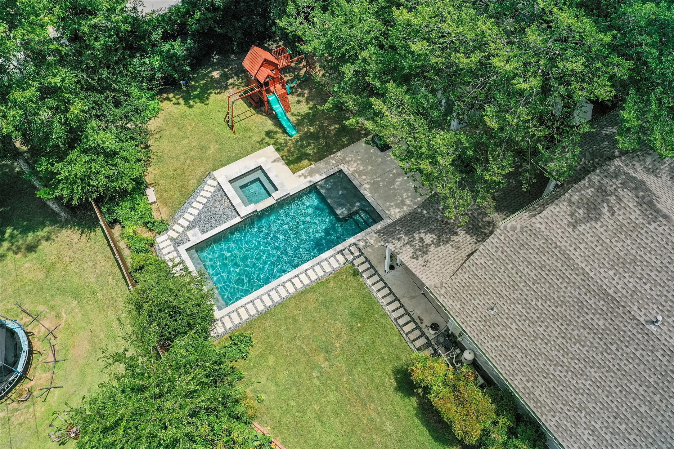 Single Family Residence For Sale in Grayson County , 1319 S Crockett Street, Sherman, Texas 75090, 4 Bedroom, 2 Bathroom, 2 Garage spaces, 3,229 Sqft, built in 1900, mls#21339284, Real Estate Agent in Sherman, Homes For Sale in Grayson county, Homes For Sale in Sherman, Realtor in Sherman Texas, Real Estate Brokerage Independent Realty Texas, Luminita Cordes Realtor