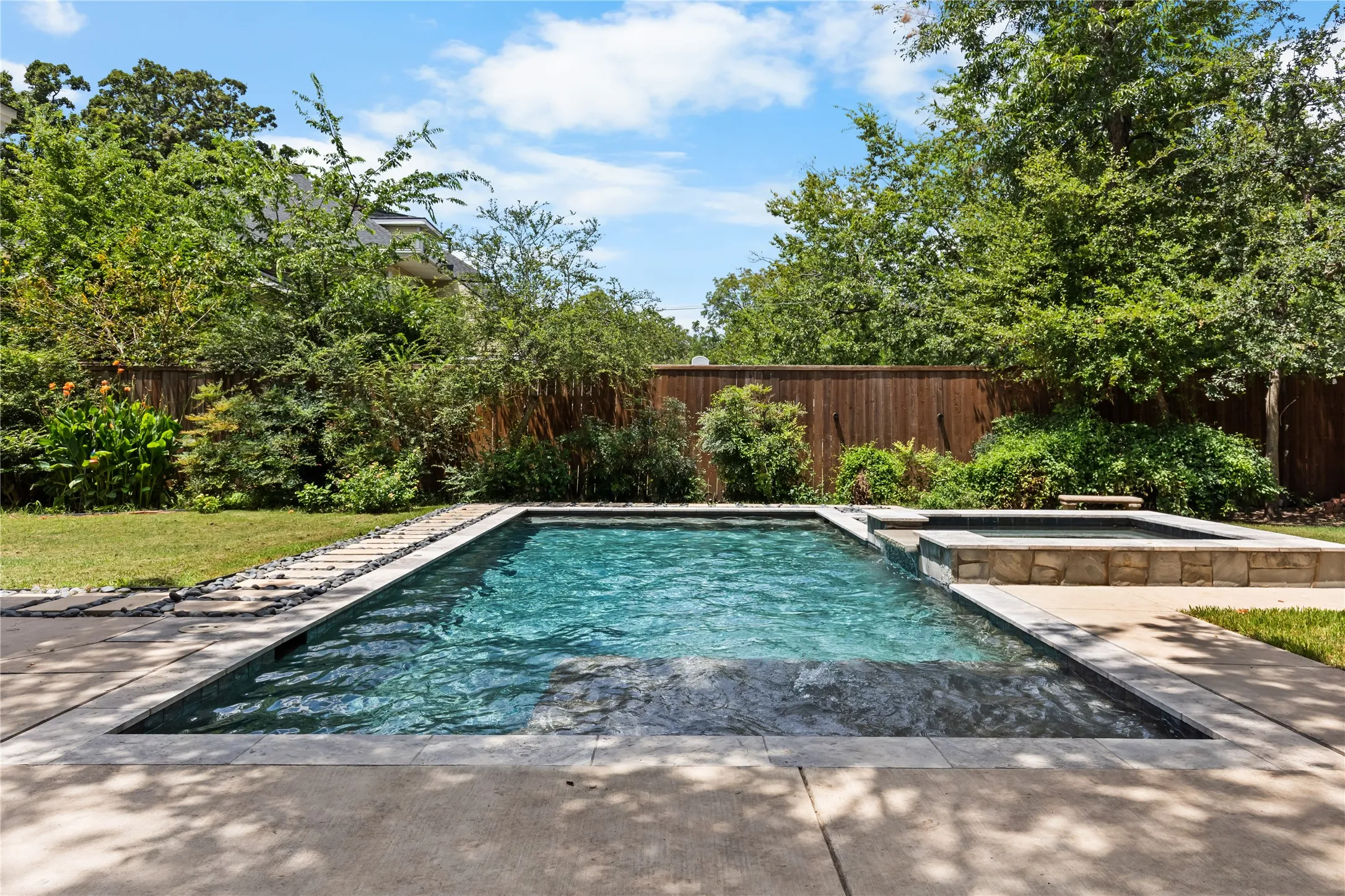 Single Family Residence For Sale in Grayson County , 1319 S Crockett Street, Sherman, Texas 75090, 4 Bedroom, 2 Bathroom, 2 Garage spaces, 3,229 Sqft, built in 1900, mls#21339284, Real Estate Agent in Sherman, Homes For Sale in Grayson county, Homes For Sale in Sherman, Realtor in Sherman Texas, Real Estate Brokerage Independent Realty Texas, Luminita Cordes Realtor