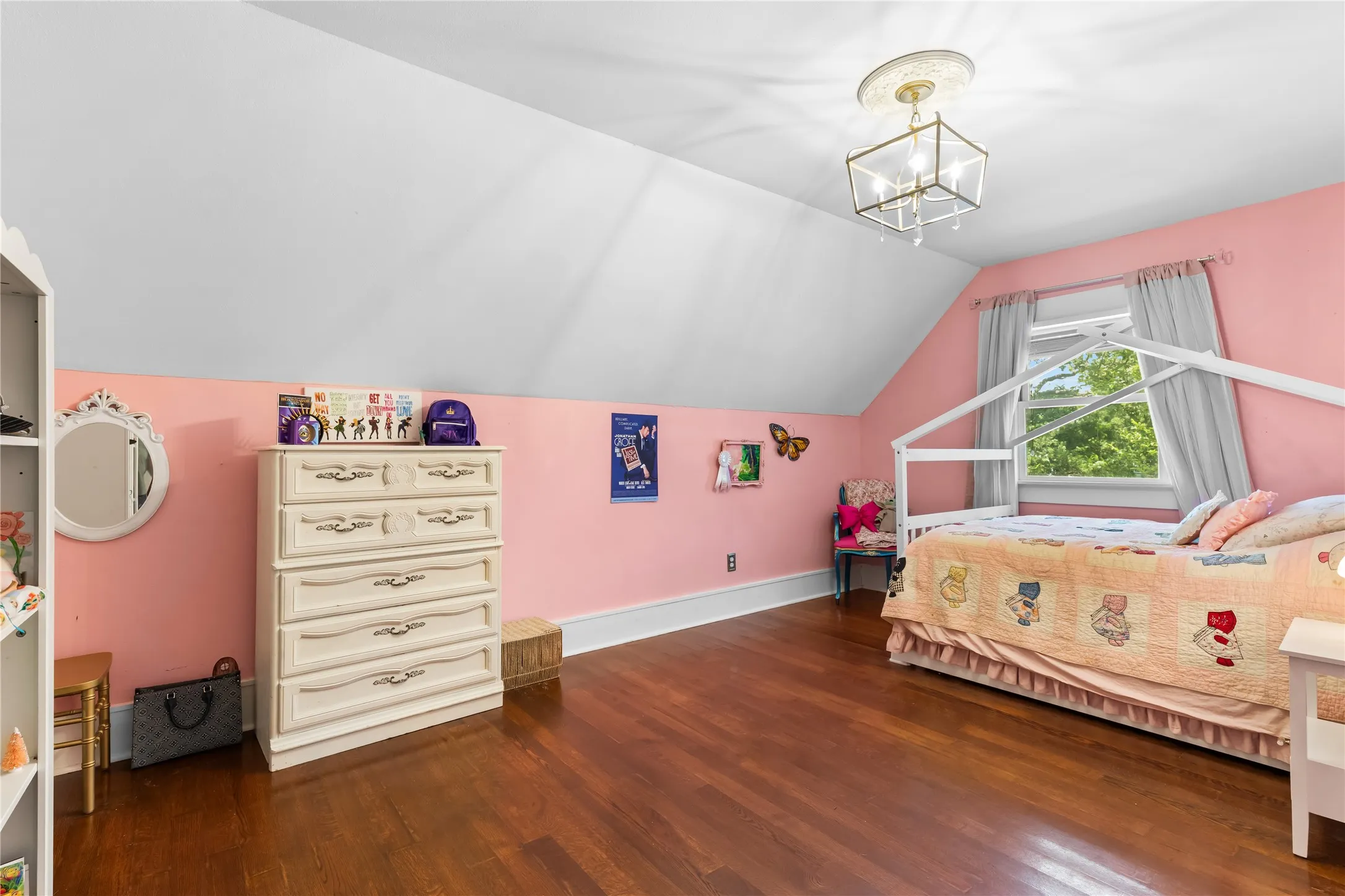Single Family Residence For Sale in Grayson County , 1319 S Crockett Street, Sherman, Texas 75090, 4 Bedroom, 2 Bathroom, 2 Garage spaces, 3,229 Sqft, built in 1900, mls#21339284, Real Estate Agent in Sherman, Homes For Sale in Grayson county, Homes For Sale in Sherman, Realtor in Sherman Texas, Real Estate Brokerage Independent Realty Texas, Luminita Cordes Realtor