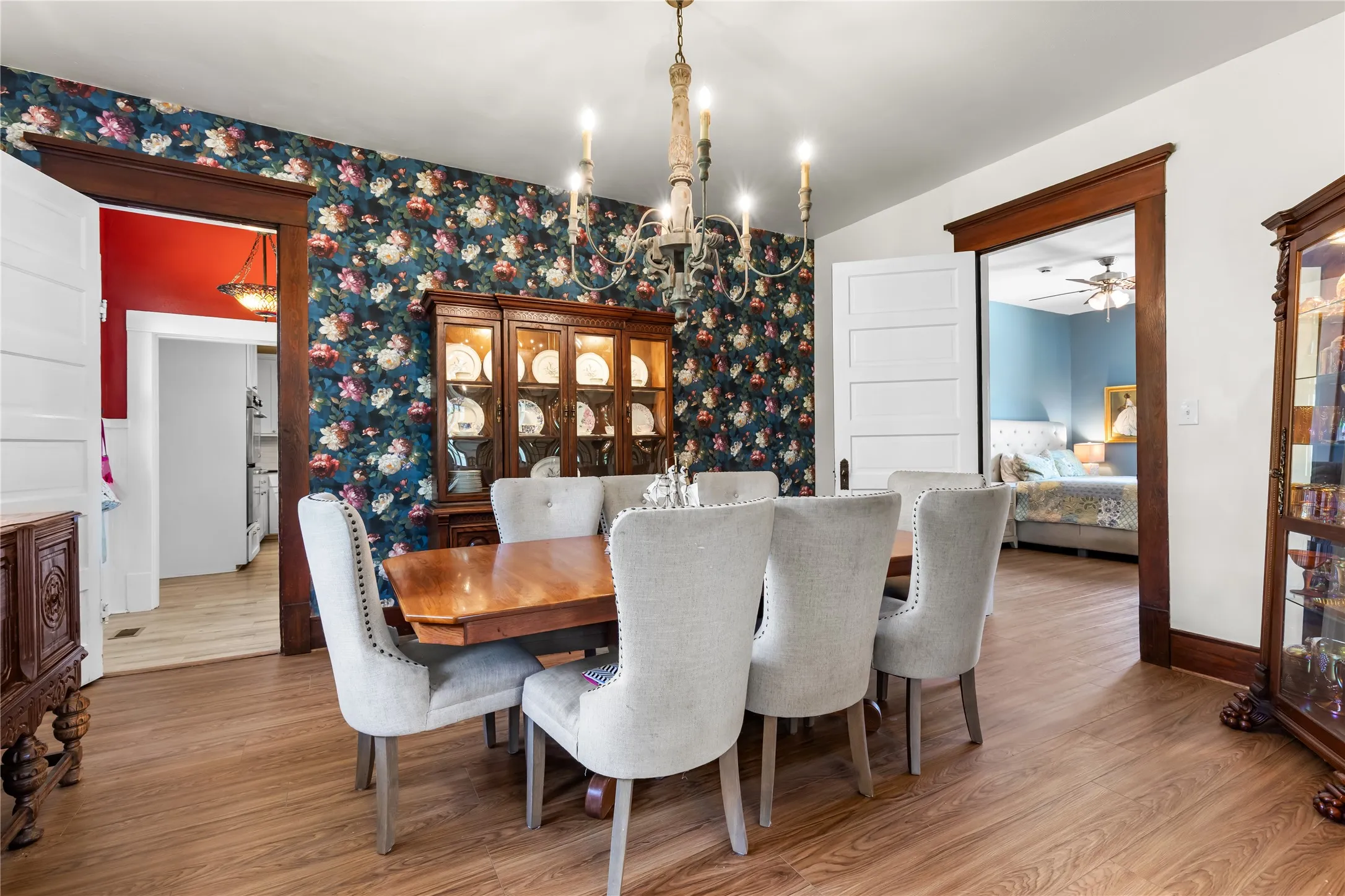Single Family Residence For Sale in Grayson County , 1319 S Crockett Street, Sherman, Texas 75090, 4 Bedroom, 2 Bathroom, 2 Garage spaces, 3,229 Sqft, built in 1900, mls#21339284, Real Estate Agent in Sherman, Homes For Sale in Grayson county, Homes For Sale in Sherman, Realtor in Sherman Texas, Real Estate Brokerage Independent Realty Texas, Luminita Cordes Realtor
