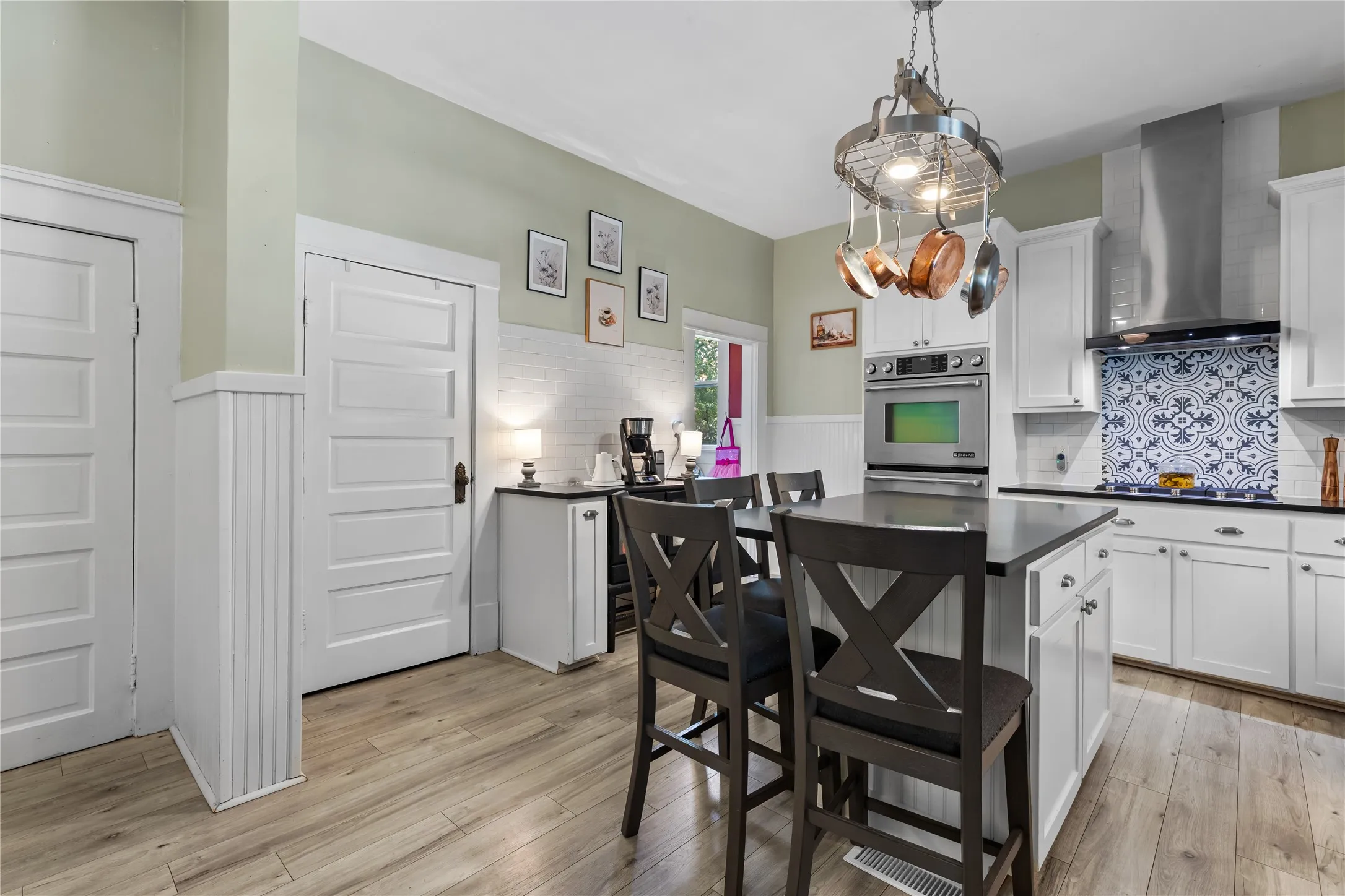 Single Family Residence For Sale in Grayson County , 1319 S Crockett Street, Sherman, Texas 75090, 4 Bedroom, 2 Bathroom, 2 Garage spaces, 3,229 Sqft, built in 1900, mls#21339284, Real Estate Agent in Sherman, Homes For Sale in Grayson county, Homes For Sale in Sherman, Realtor in Sherman Texas, Real Estate Brokerage Independent Realty Texas, Luminita Cordes Realtor