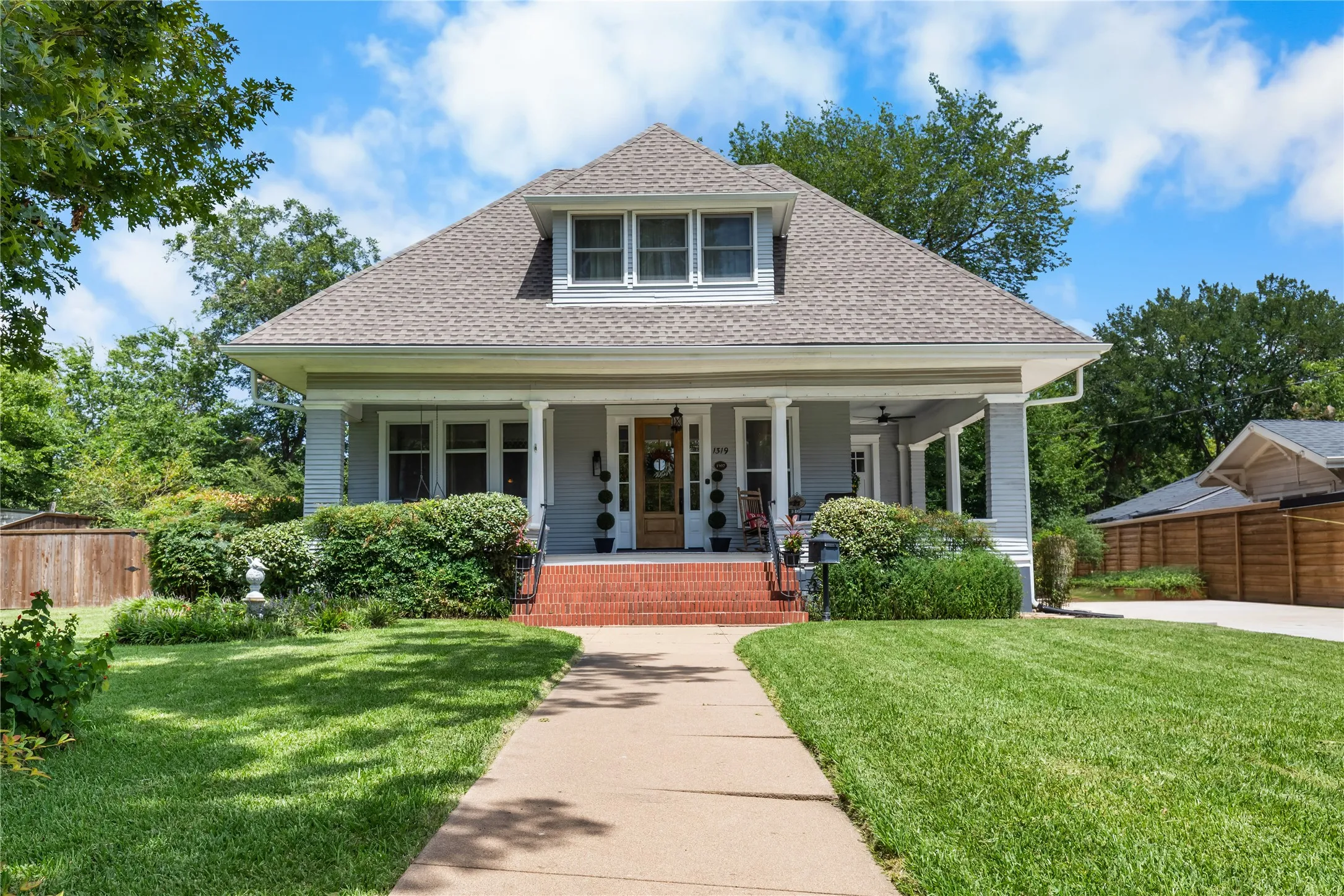 Single Family Residence For Sale in Grayson County , 1319 S Crockett Street, Sherman, Texas 75090, 4 Bedroom, 2 Bathroom, 2 Garage spaces, 3,229 Sqft, built in 1900, mls#21339284, Real Estate Agent in Sherman, Homes For Sale in Grayson county, Homes For Sale in Sherman, Realtor in Sherman Texas, Real Estate Brokerage Independent Realty Texas, Luminita Cordes Realtor