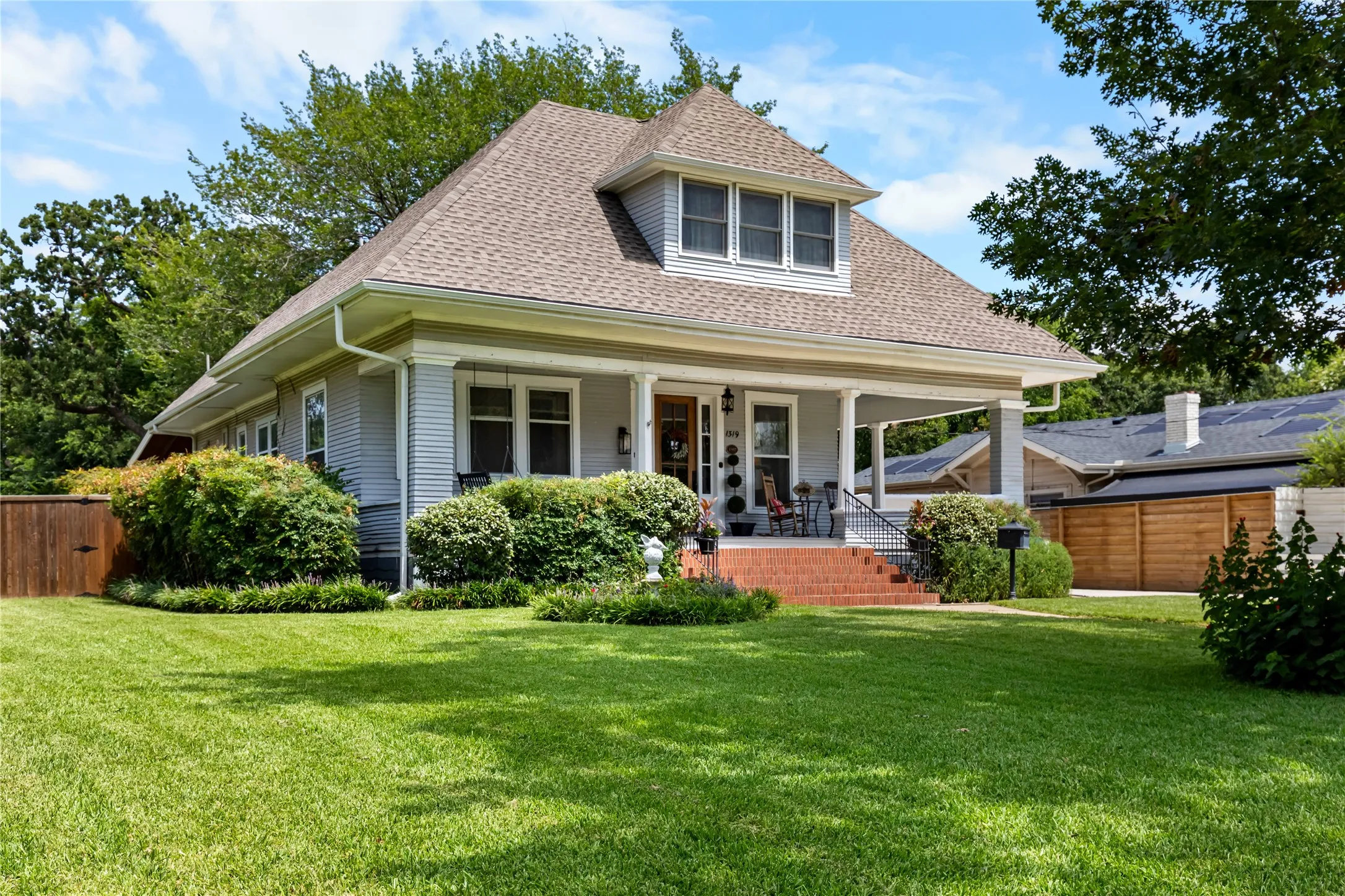 Single Family Residence For Sale in Grayson County , 1319 S Crockett Street, Sherman, Texas 75090, 4 Bedroom, 2 Bathroom, 2 Garage spaces, 3,229 Sqft, built in 1900, mls#21339284, Real Estate Agent in Sherman, Homes For Sale in Grayson county, Homes For Sale in Sherman, Realtor in Sherman Texas, Real Estate Brokerage Independent Realty Texas, Luminita Cordes Realtor