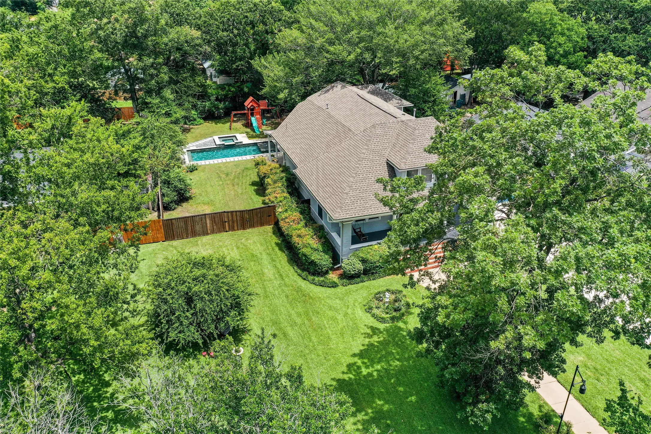 Single Family Residence For Sale in Grayson County , 1319 S Crockett Street, Sherman, Texas 75090, 4 Bedroom, 2 Bathroom, 2 Garage spaces, 3,229 Sqft, built in 1900, mls#21339284, Real Estate Agent in Sherman, Homes For Sale in Grayson county, Homes For Sale in Sherman, Realtor in Sherman Texas, Real Estate Brokerage Independent Realty Texas, Luminita Cordes Realtor