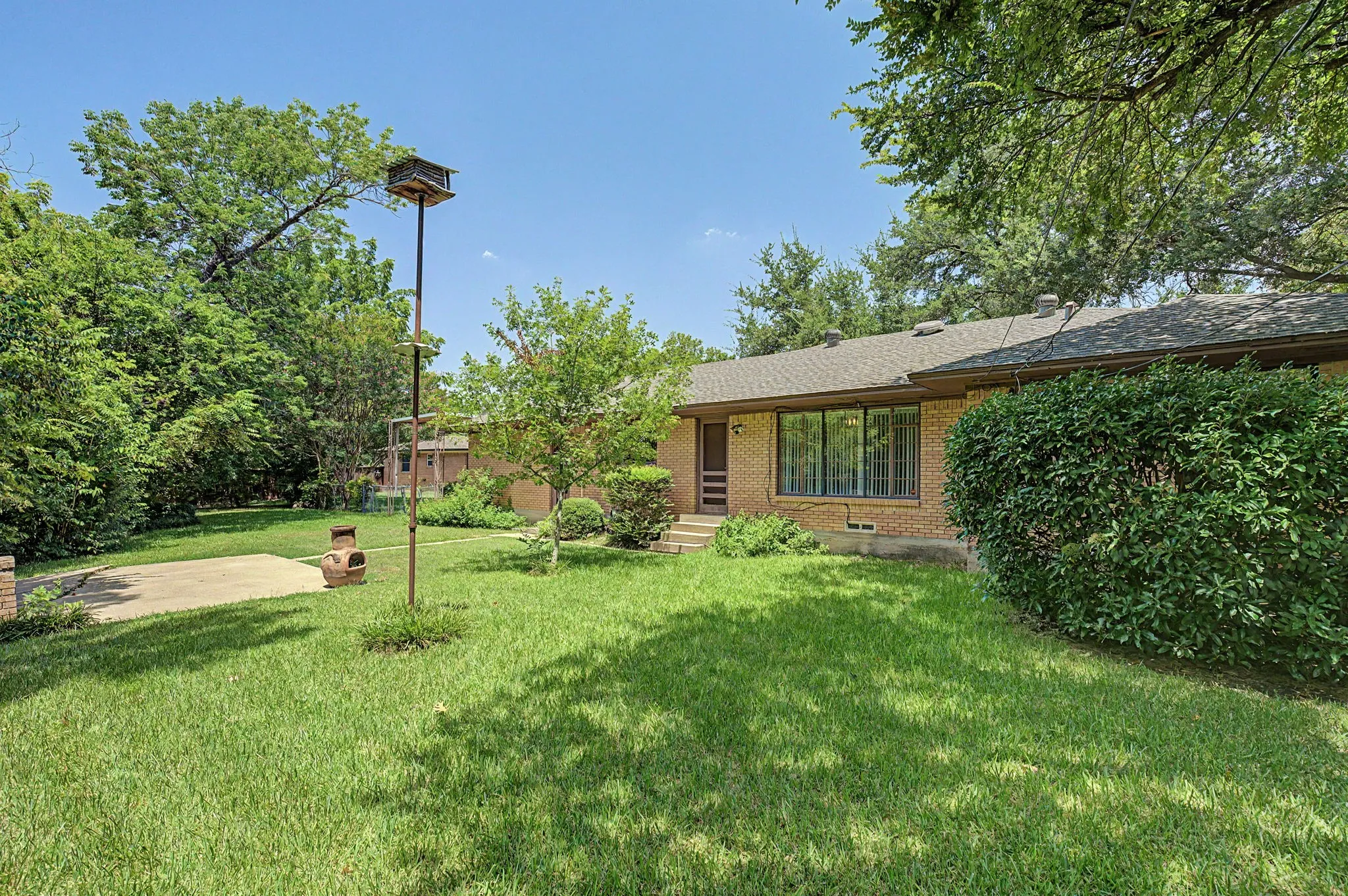 Single Family Residence For Sale in Dallas County , 526 Nesbit Court, Garland, Texas 75041, 2 Bedroom, 2 Bathroom, 2 Garage spaces, 1,541 Sqft, built in 1956, mls#21336393, Real Estate Agent in Garland, Homes For Sale in Dallas county, Homes For Sale in Garland, Realtor in Garland Texas, Real Estate Brokerage Independent Realty Texas, Luminita Cordes Realtor
