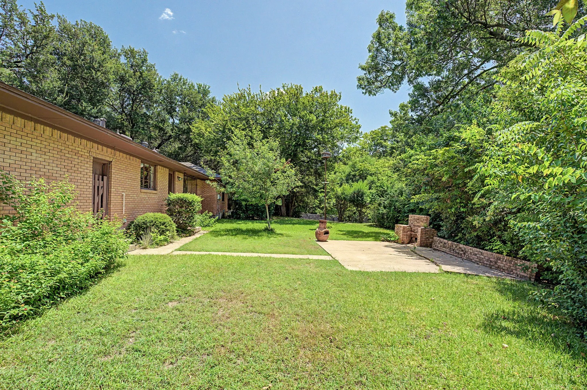 Single Family Residence For Sale in Dallas County , 526 Nesbit Court, Garland, Texas 75041, 2 Bedroom, 2 Bathroom, 2 Garage spaces, 1,541 Sqft, built in 1956, mls#21336393, Real Estate Agent in Garland, Homes For Sale in Dallas county, Homes For Sale in Garland, Realtor in Garland Texas, Real Estate Brokerage Independent Realty Texas, Luminita Cordes Realtor