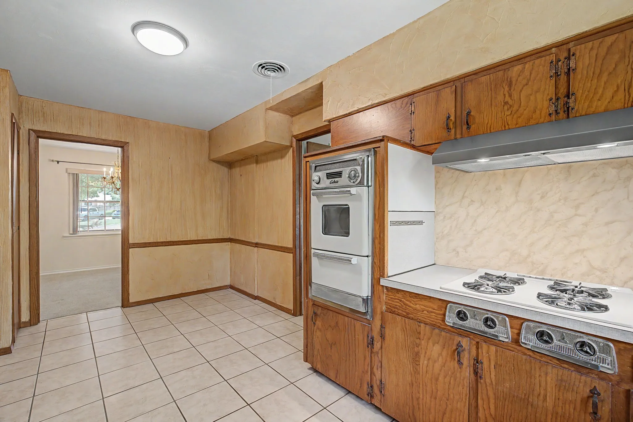 Single Family Residence For Sale in Dallas County , 526 Nesbit Court, Garland, Texas 75041, 2 Bedroom, 2 Bathroom, 2 Garage spaces, 1,541 Sqft, built in 1956, mls#21336393, Real Estate Agent in Garland, Homes For Sale in Dallas county, Homes For Sale in Garland, Realtor in Garland Texas, Real Estate Brokerage Independent Realty Texas, Luminita Cordes Realtor