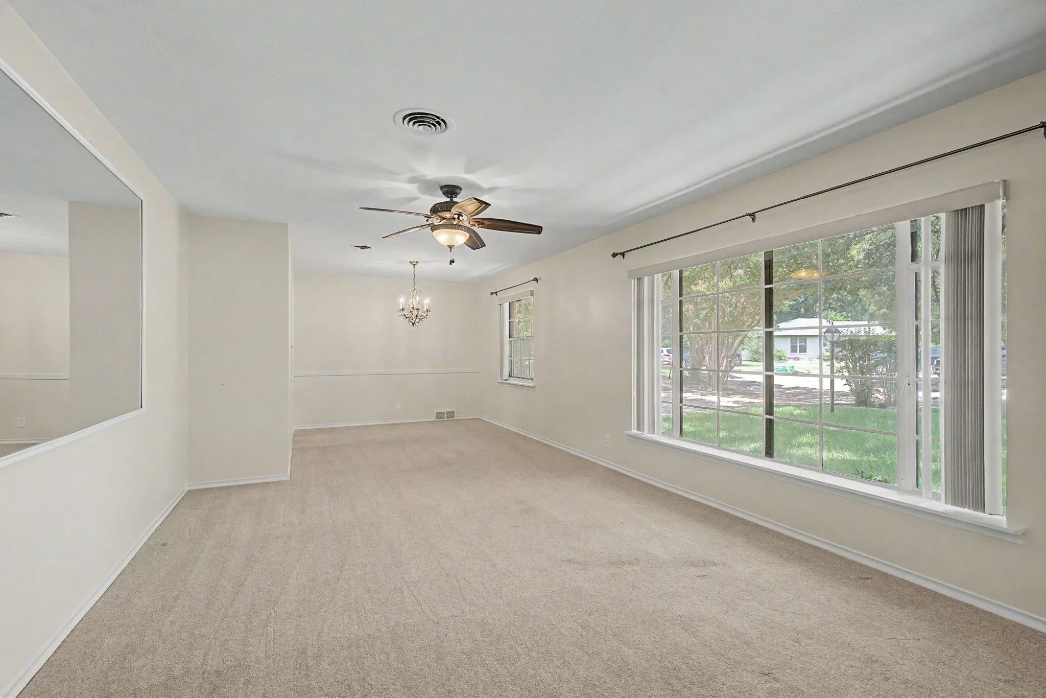 Single Family Residence For Sale in Dallas County , 526 Nesbit Court, Garland, Texas 75041, 2 Bedroom, 2 Bathroom, 2 Garage spaces, 1,541 Sqft, built in 1956, mls#21336393, Real Estate Agent in Garland, Homes For Sale in Dallas county, Homes For Sale in Garland, Realtor in Garland Texas, Real Estate Brokerage Independent Realty Texas, Luminita Cordes Realtor