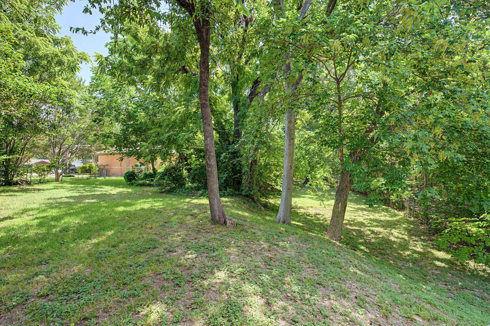 Single Family Residence For Sale in Dallas County , 526 Nesbit Court, Garland, Texas 75041, 2 Bedroom, 2 Bathroom, 2 Garage spaces, 1,541 Sqft, built in 1956, mls#21336393, Real Estate Agent in Garland, Homes For Sale in Dallas county, Homes For Sale in Garland, Realtor in Garland Texas, Real Estate Brokerage Independent Realty Texas, Luminita Cordes Realtor