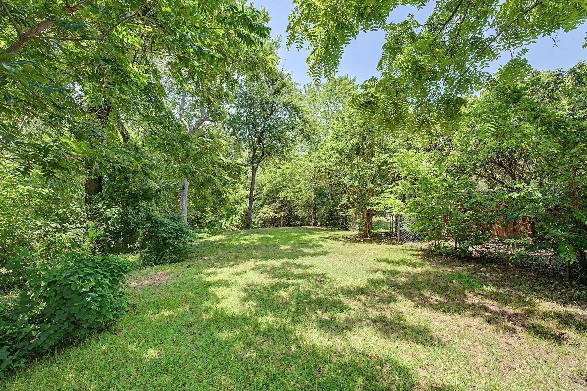 Single Family Residence For Sale in Dallas County , 526 Nesbit Court, Garland, Texas 75041, 2 Bedroom, 2 Bathroom, 2 Garage spaces, 1,541 Sqft, built in 1956, mls#21336393, Real Estate Agent in Garland, Homes For Sale in Dallas county, Homes For Sale in Garland, Realtor in Garland Texas, Real Estate Brokerage Independent Realty Texas, Luminita Cordes Realtor