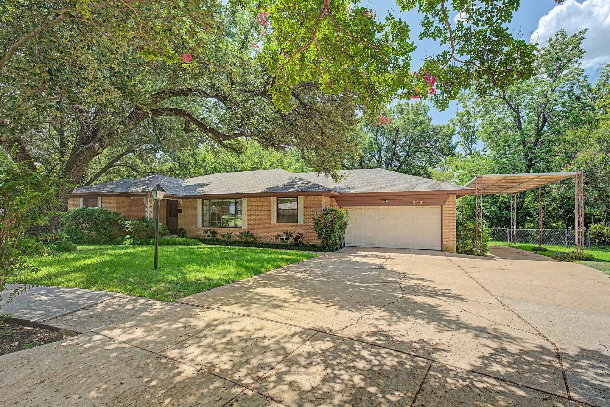 Single Family Residence For Sale in Dallas County , 526 Nesbit Court, Garland, Texas 75041, 2 Bedroom, 2 Bathroom, 2 Garage spaces, 1,541 Sqft, built in 1956, mls#21336393, Real Estate Agent in Garland, Homes For Sale in Dallas county, Homes For Sale in Garland, Realtor in Garland Texas, Real Estate Brokerage Independent Realty Texas, Luminita Cordes Realtor