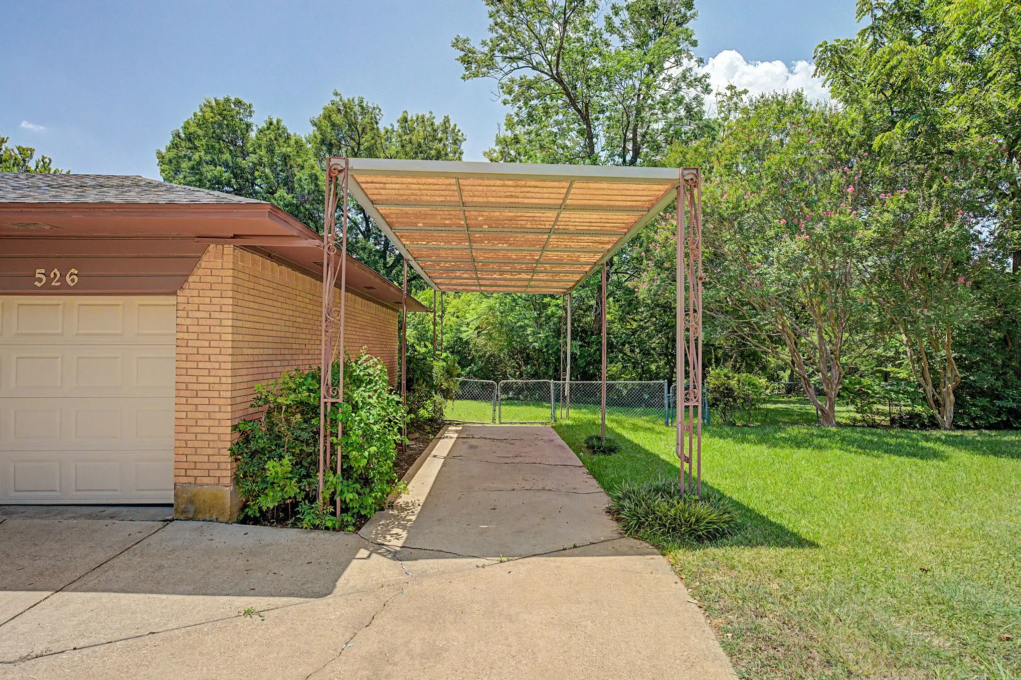Single Family Residence For Sale in Dallas County , 526 Nesbit Court, Garland, Texas 75041, 2 Bedroom, 2 Bathroom, 2 Garage spaces, 1,541 Sqft, built in 1956, mls#21336393, Real Estate Agent in Garland, Homes For Sale in Dallas county, Homes For Sale in Garland, Realtor in Garland Texas, Real Estate Brokerage Independent Realty Texas, Luminita Cordes Realtor