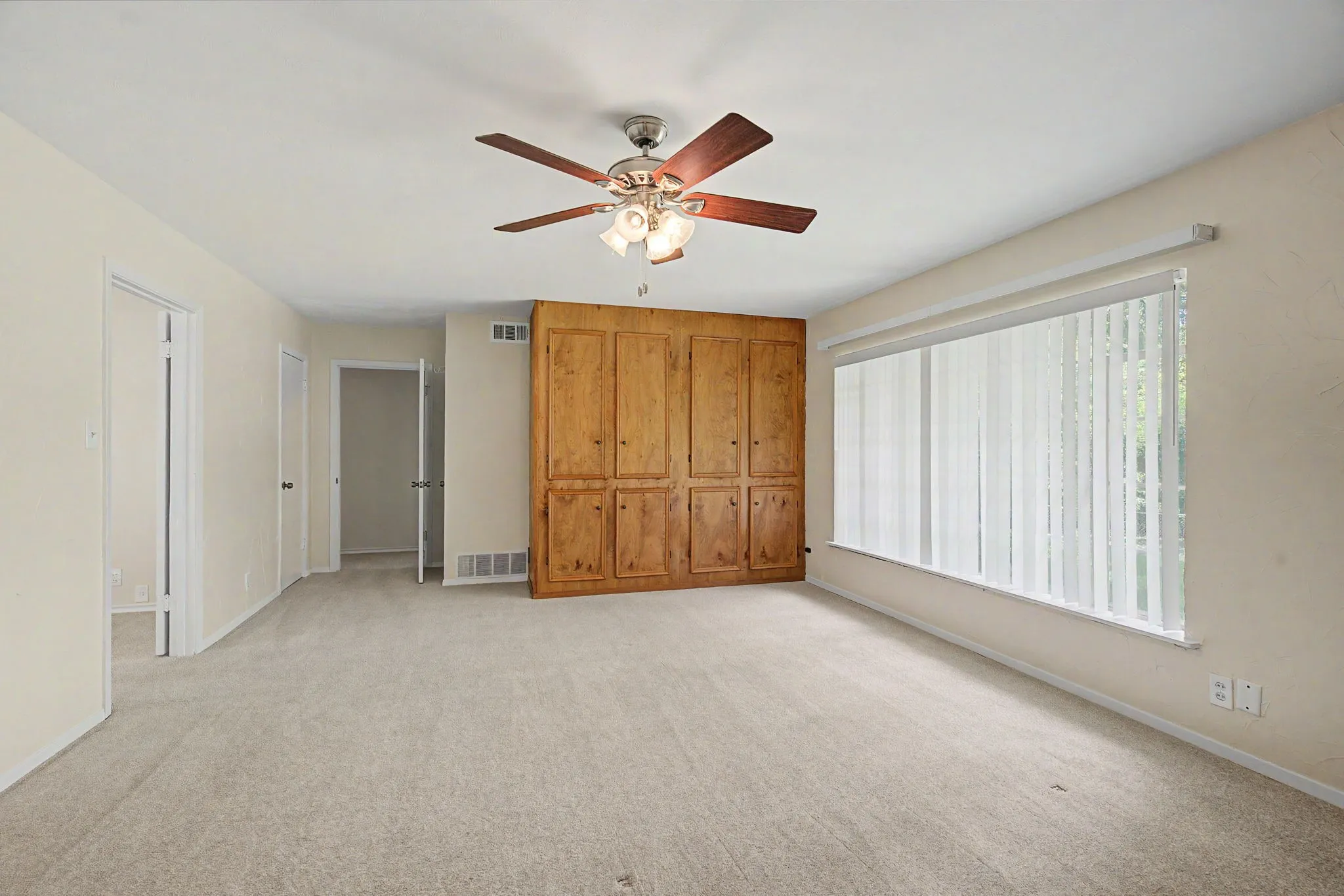 Single Family Residence For Sale in Dallas County , 526 Nesbit Court, Garland, Texas 75041, 2 Bedroom, 2 Bathroom, 2 Garage spaces, 1,541 Sqft, built in 1956, mls#21336393, Real Estate Agent in Garland, Homes For Sale in Dallas county, Homes For Sale in Garland, Realtor in Garland Texas, Real Estate Brokerage Independent Realty Texas, Luminita Cordes Realtor