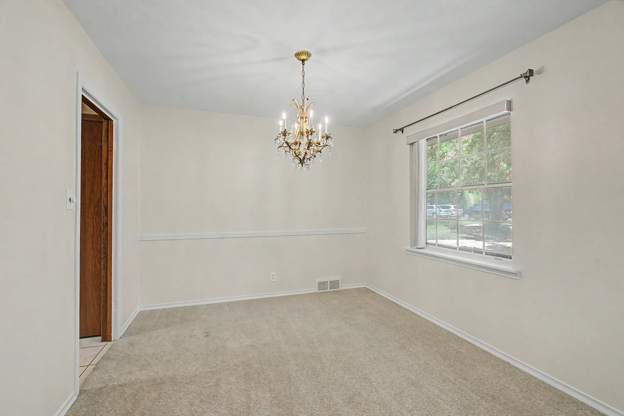 Single Family Residence For Sale in Dallas County , 526 Nesbit Court, Garland, Texas 75041, 2 Bedroom, 2 Bathroom, 2 Garage spaces, 1,541 Sqft, built in 1956, mls#21336393, Real Estate Agent in Garland, Homes For Sale in Dallas county, Homes For Sale in Garland, Realtor in Garland Texas, Real Estate Brokerage Independent Realty Texas, Luminita Cordes Realtor