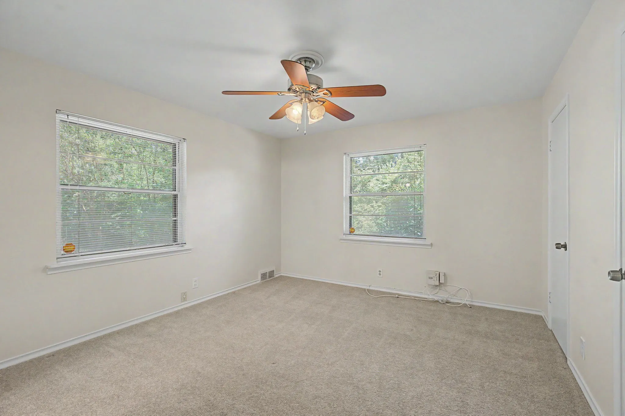 Single Family Residence For Sale in Dallas County , 526 Nesbit Court, Garland, Texas 75041, 2 Bedroom, 2 Bathroom, 2 Garage spaces, 1,541 Sqft, built in 1956, mls#21336393, Real Estate Agent in Garland, Homes For Sale in Dallas county, Homes For Sale in Garland, Realtor in Garland Texas, Real Estate Brokerage Independent Realty Texas, Luminita Cordes Realtor