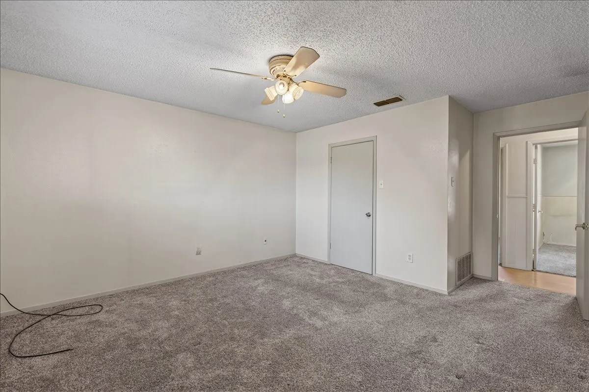 Single Family Residence For Sale in Van Zandt County , 371 Vz County Road 3601, Edgewood, Texas 75117, 3 Bedroom, 2 Bathroom, 2 Garage spaces, 1,350 Sqft, built in 1973, mls#21334571, Real Estate Agent in Edgewood, Homes For Sale in Van Zandt county, Homes For Sale in Edgewood, Realtor in Edgewood Texas, Real Estate Brokerage Independent Realty Texas, Luminita Cordes Realtor