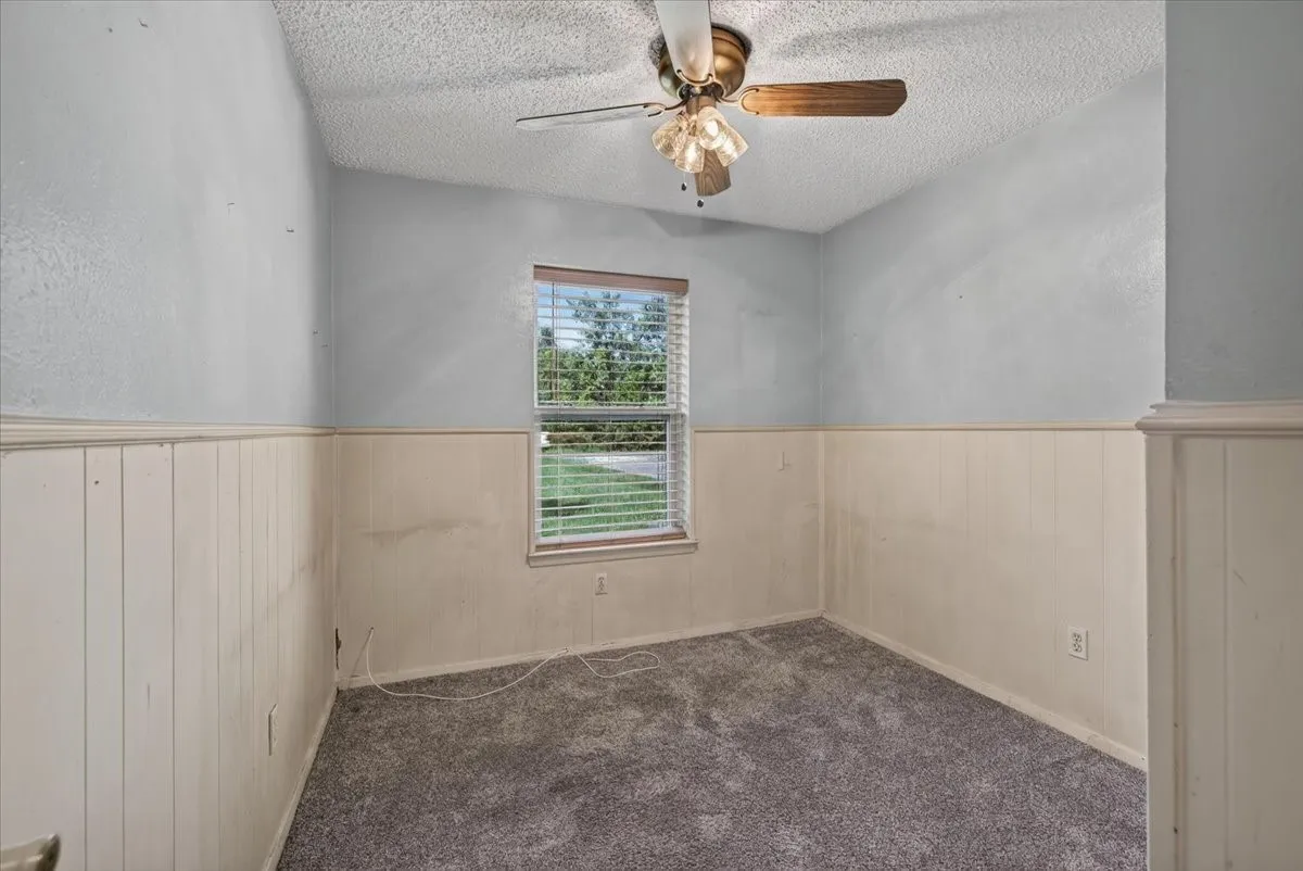 Single Family Residence For Sale in Van Zandt County , 371 Vz County Road 3601, Edgewood, Texas 75117, 3 Bedroom, 2 Bathroom, 2 Garage spaces, 1,350 Sqft, built in 1973, mls#21334571, Real Estate Agent in Edgewood, Homes For Sale in Van Zandt county, Homes For Sale in Edgewood, Realtor in Edgewood Texas, Real Estate Brokerage Independent Realty Texas, Luminita Cordes Realtor