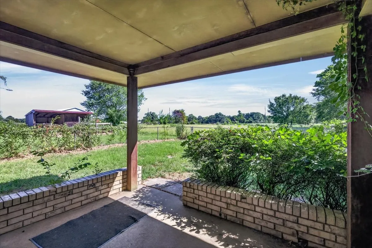 Single Family Residence For Sale in Van Zandt County , 371 Vz County Road 3601, Edgewood, Texas 75117, 3 Bedroom, 2 Bathroom, 2 Garage spaces, 1,350 Sqft, built in 1973, mls#21334571, Real Estate Agent in Edgewood, Homes For Sale in Van Zandt county, Homes For Sale in Edgewood, Realtor in Edgewood Texas, Real Estate Brokerage Independent Realty Texas, Luminita Cordes Realtor