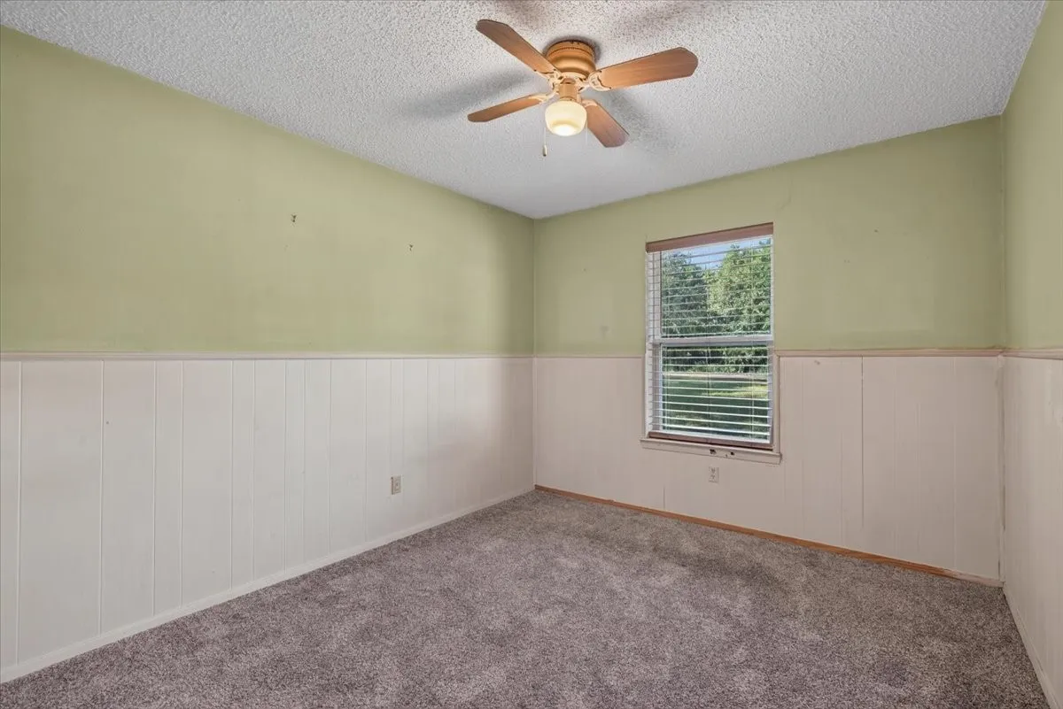 Single Family Residence For Sale in Van Zandt County , 371 Vz County Road 3601, Edgewood, Texas 75117, 3 Bedroom, 2 Bathroom, 2 Garage spaces, 1,350 Sqft, built in 1973, mls#21334571, Real Estate Agent in Edgewood, Homes For Sale in Van Zandt county, Homes For Sale in Edgewood, Realtor in Edgewood Texas, Real Estate Brokerage Independent Realty Texas, Luminita Cordes Realtor