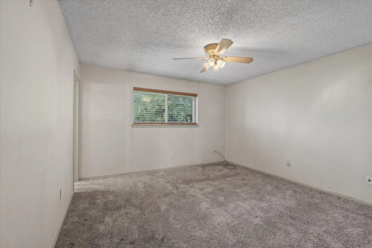 Single Family Residence For Sale in Van Zandt County , 371 Vz County Road 3601, Edgewood, Texas 75117, 3 Bedroom, 2 Bathroom, 2 Garage spaces, 1,350 Sqft, built in 1973, mls#21334571, Real Estate Agent in Edgewood, Homes For Sale in Van Zandt county, Homes For Sale in Edgewood, Realtor in Edgewood Texas, Real Estate Brokerage Independent Realty Texas, Luminita Cordes Realtor