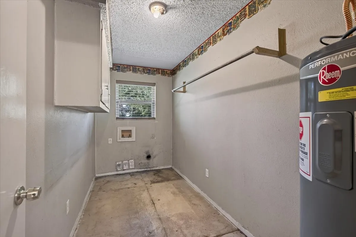 Single Family Residence For Sale in Van Zandt County , 371 Vz County Road 3601, Edgewood, Texas 75117, 3 Bedroom, 2 Bathroom, 2 Garage spaces, 1,350 Sqft, built in 1973, mls#21334571, Real Estate Agent in Edgewood, Homes For Sale in Van Zandt county, Homes For Sale in Edgewood, Realtor in Edgewood Texas, Real Estate Brokerage Independent Realty Texas, Luminita Cordes Realtor